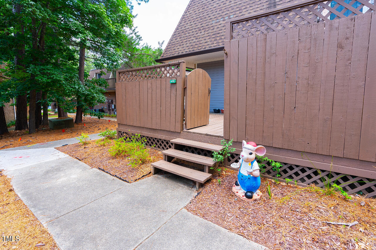 406 Summerwalk Circle