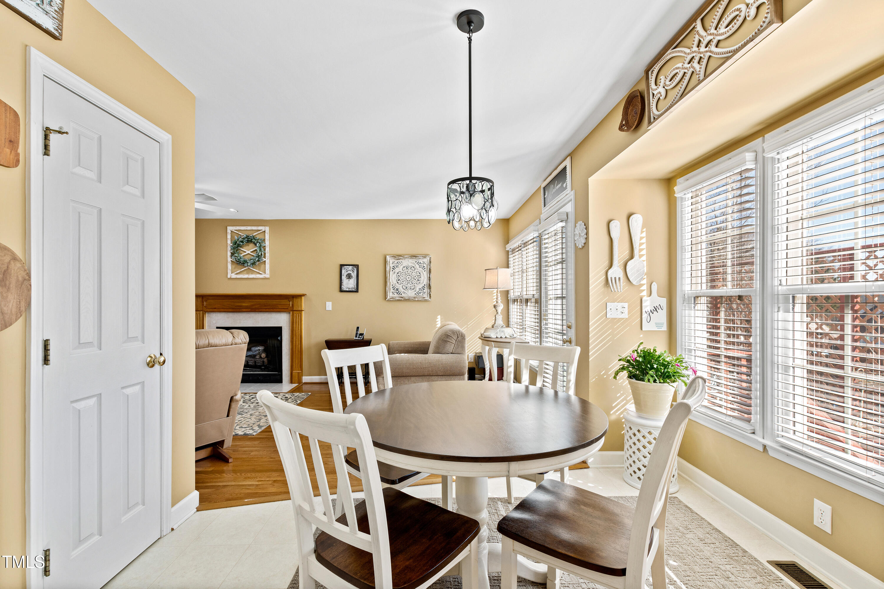 712 Ledgerock Road