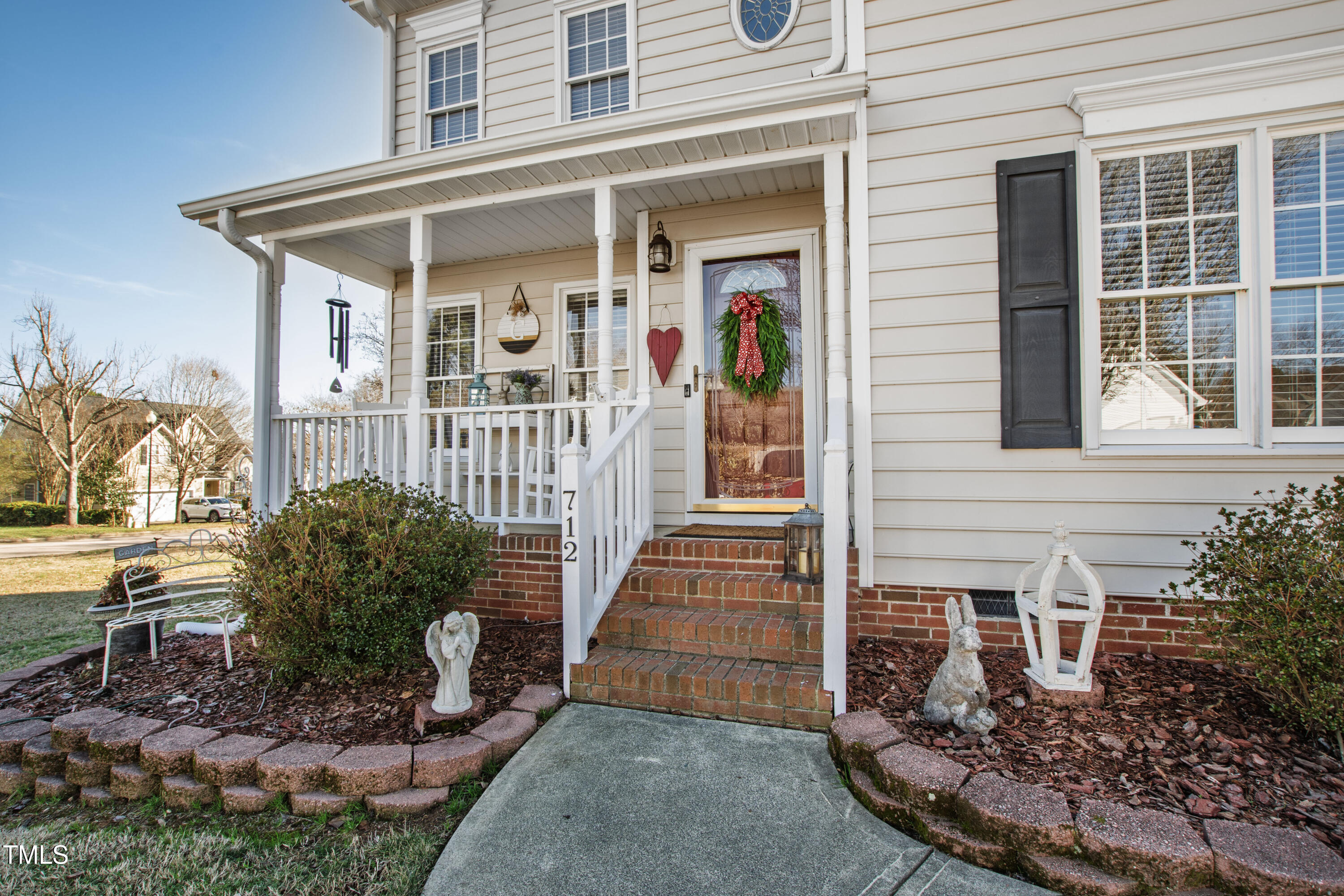 712 Ledgerock Road
