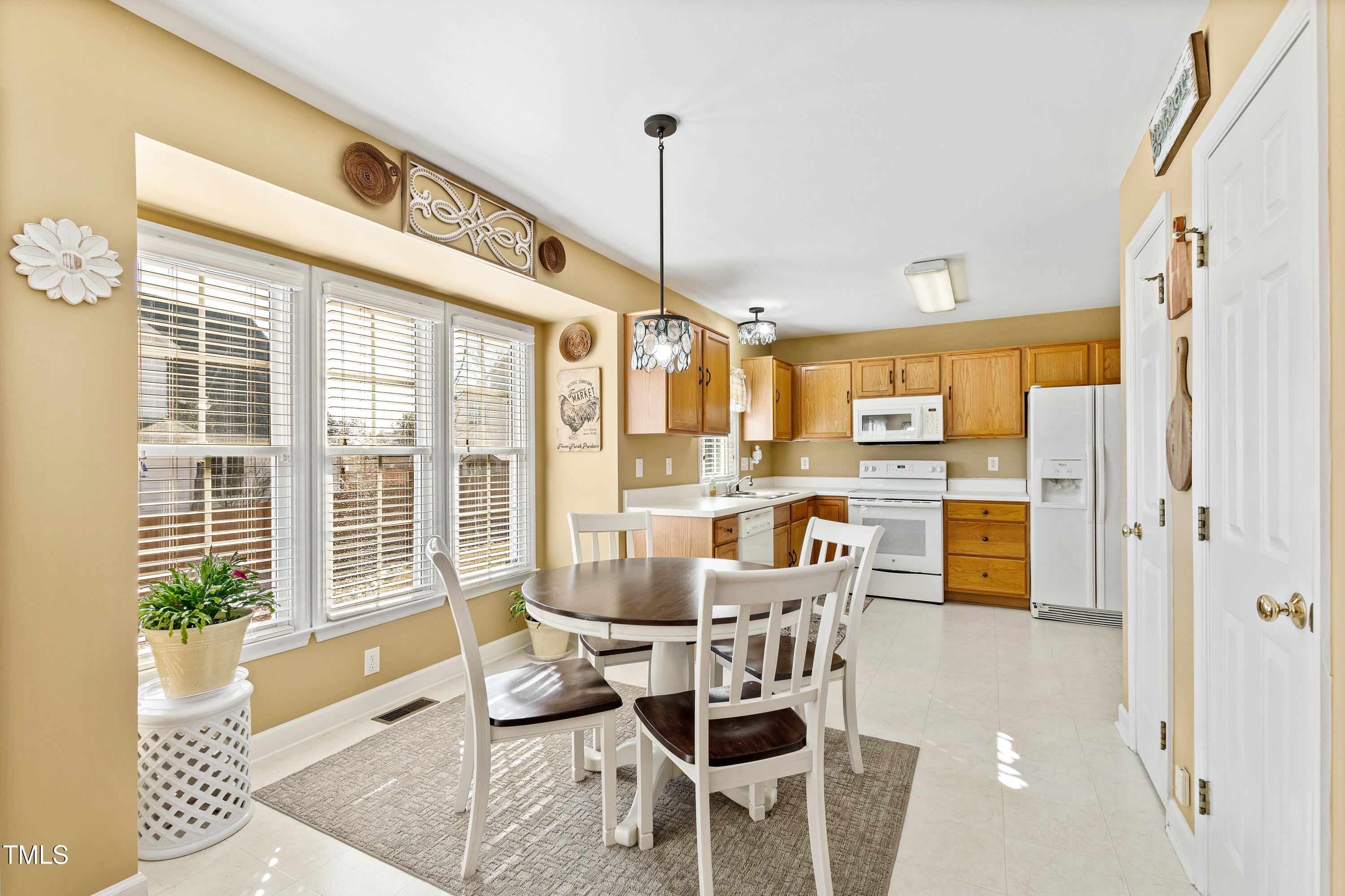 712 Ledgerock Road