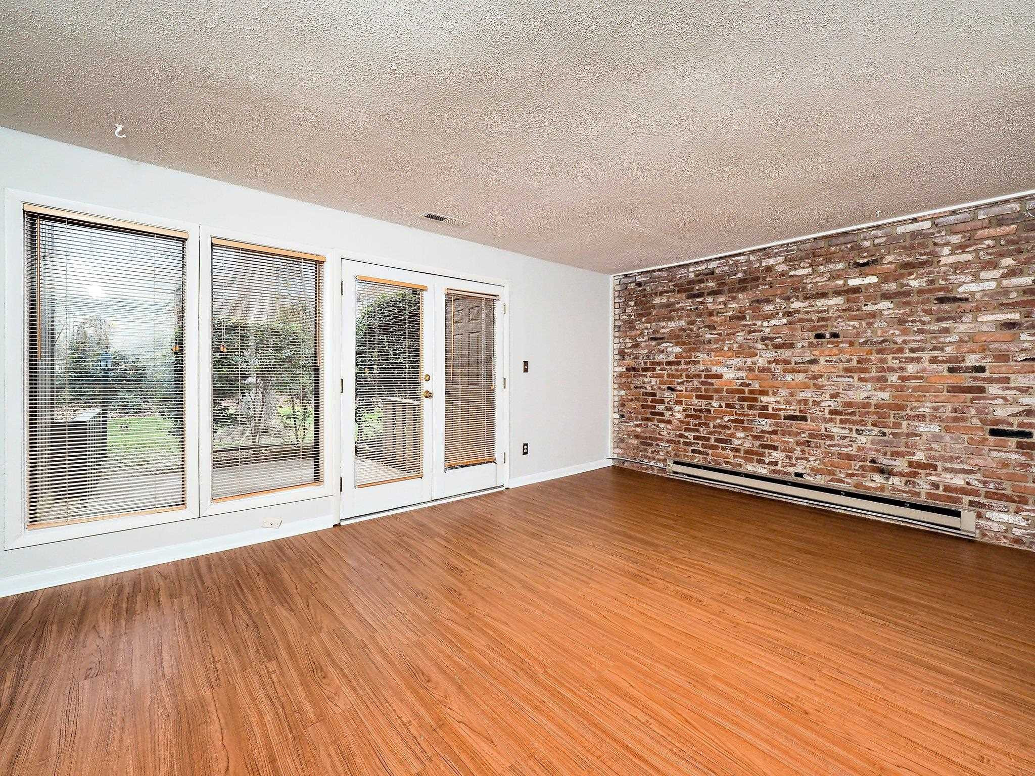 605 Oak Tree Drive # 605