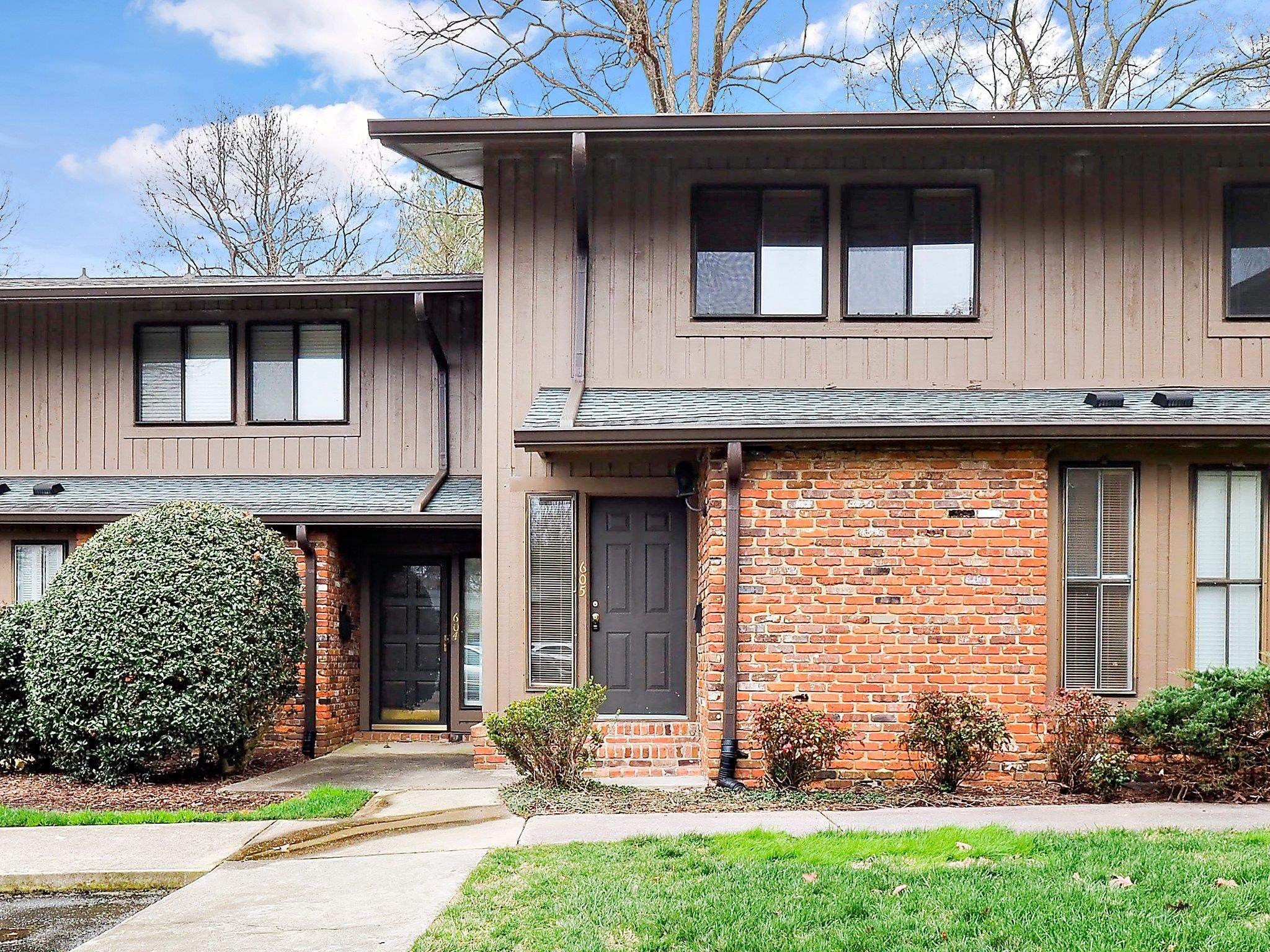 605 Oak Tree Drive # 605