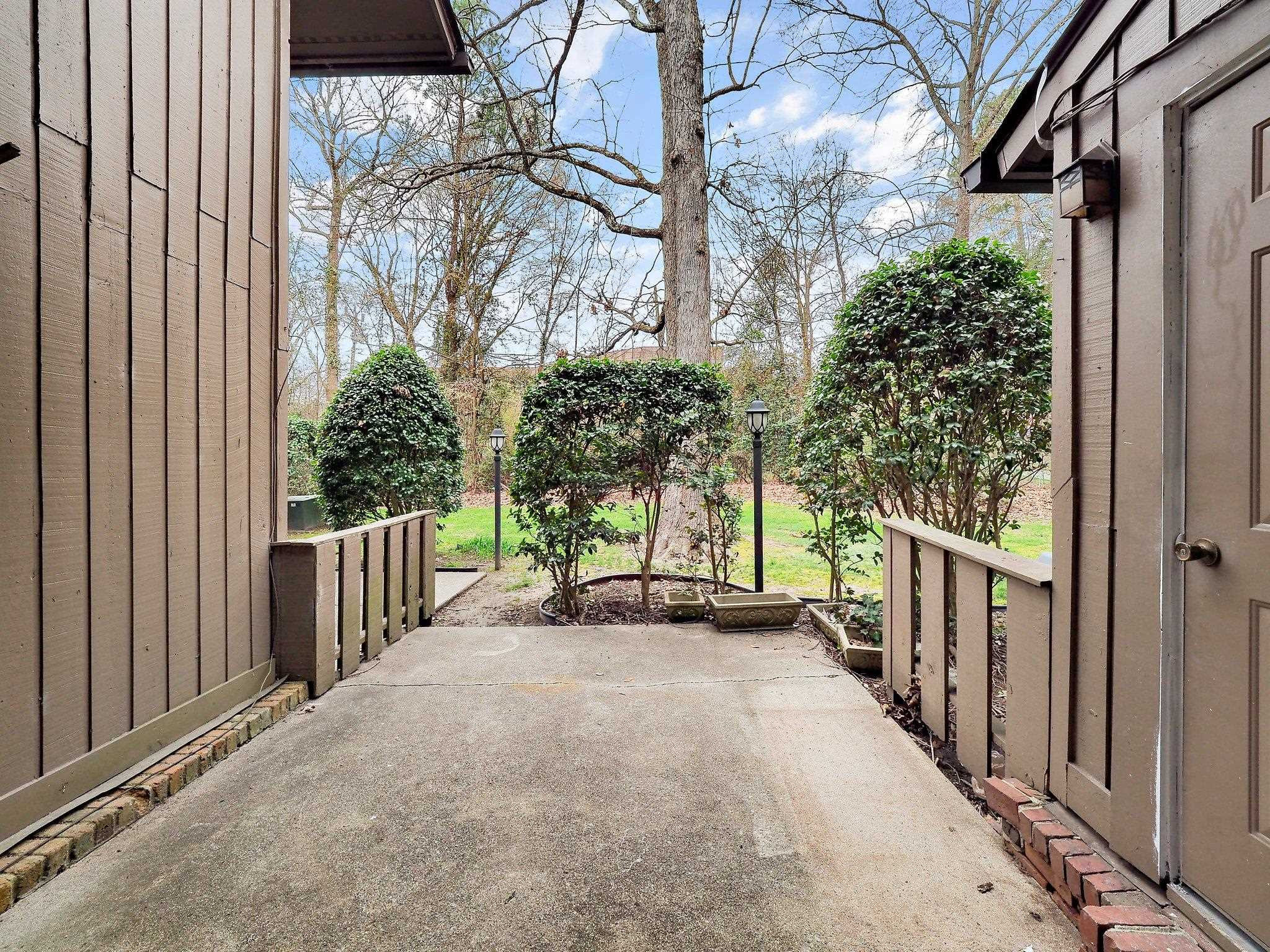 605 Oak Tree Drive # 605