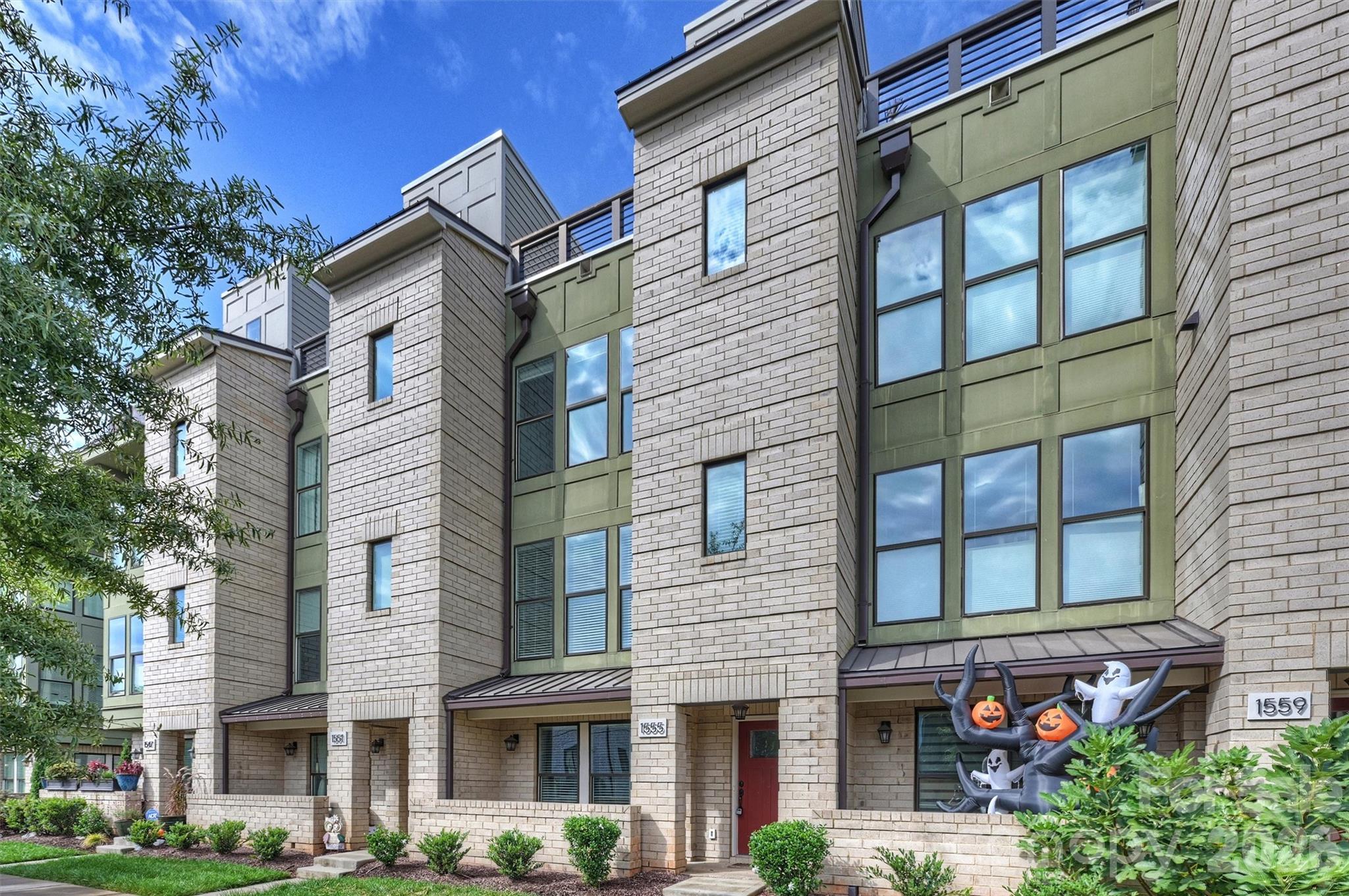 1555 Duckworth Avenue