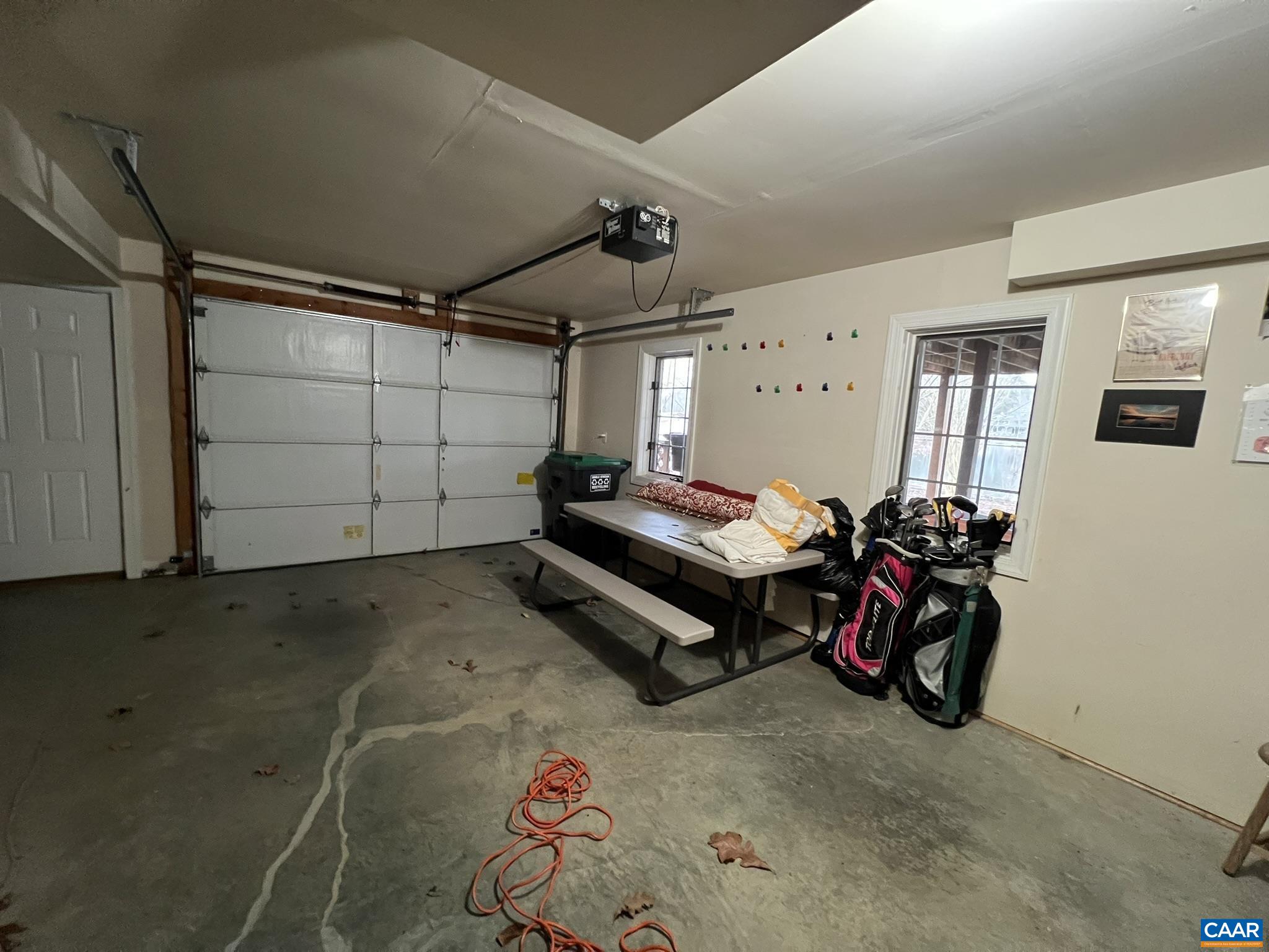 41 BOLLING CIR