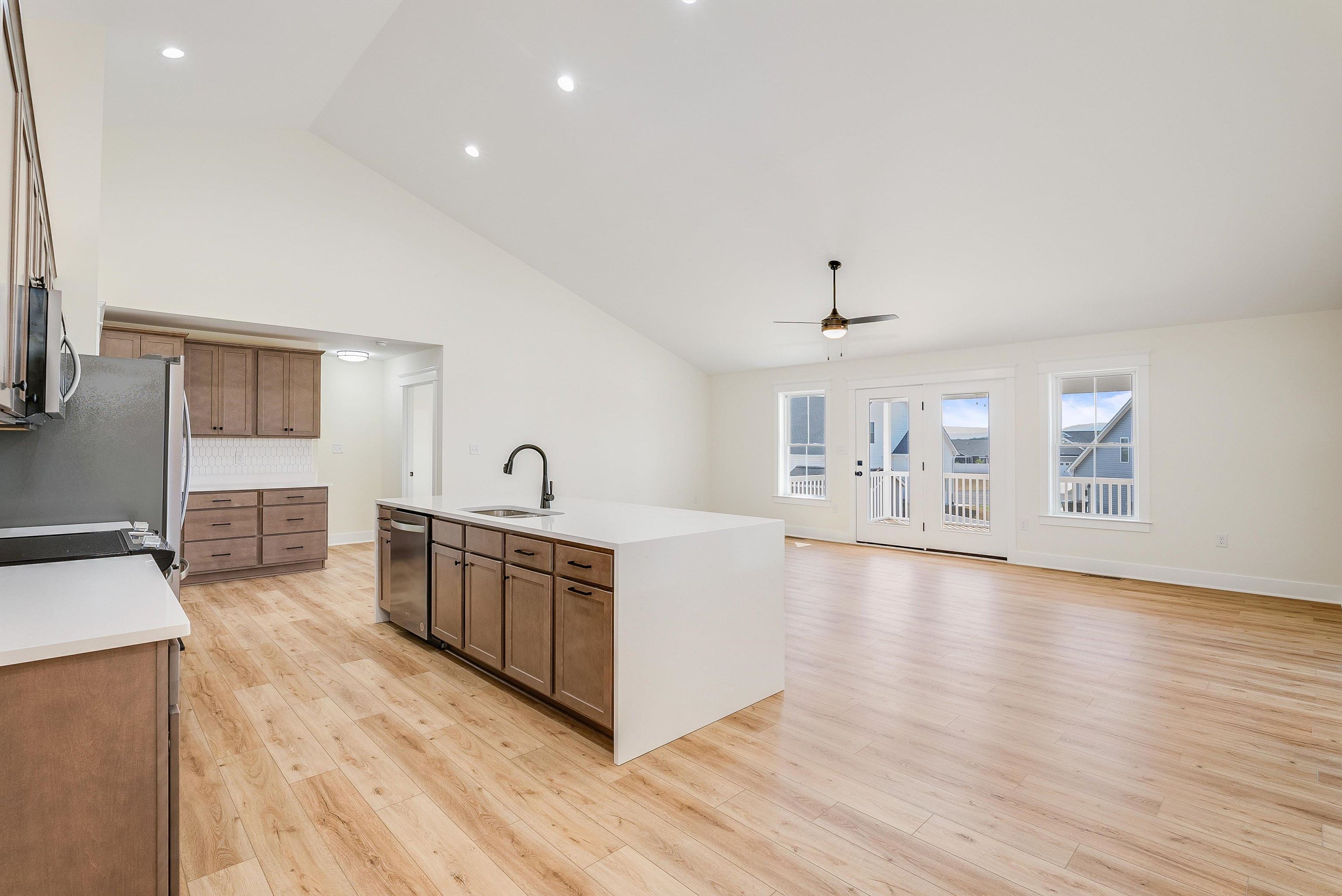 142 LINDBURGH DR