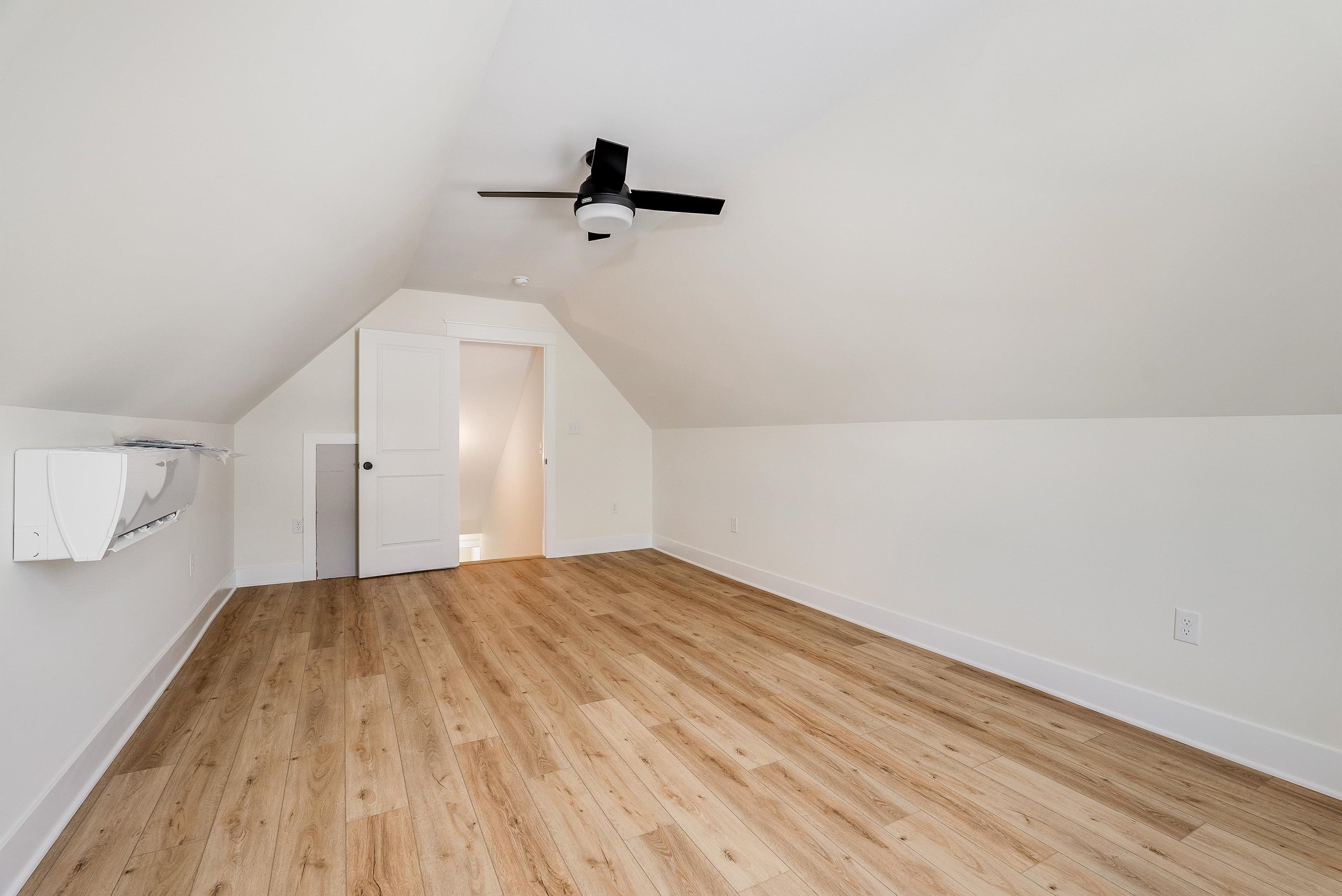142 LINDBURGH DR