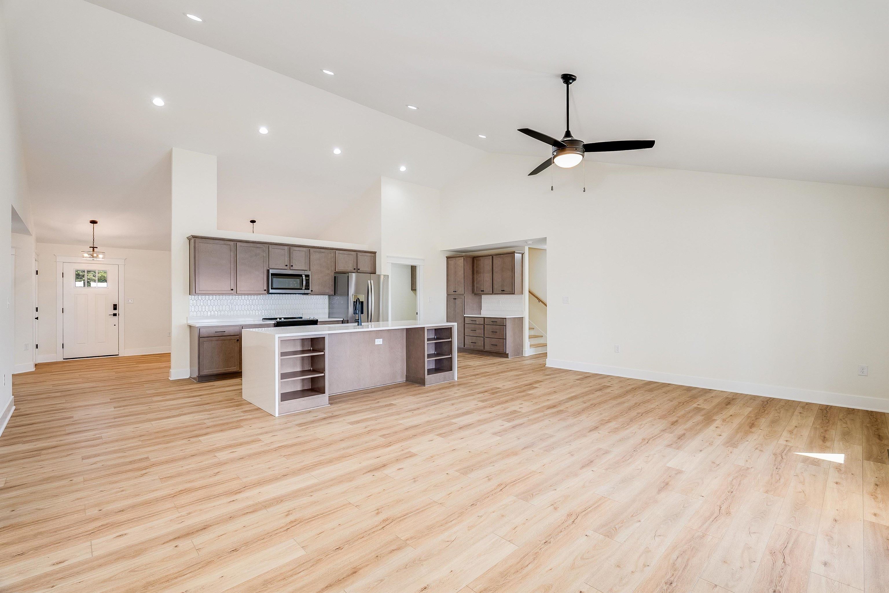 142 LINDBURGH DR