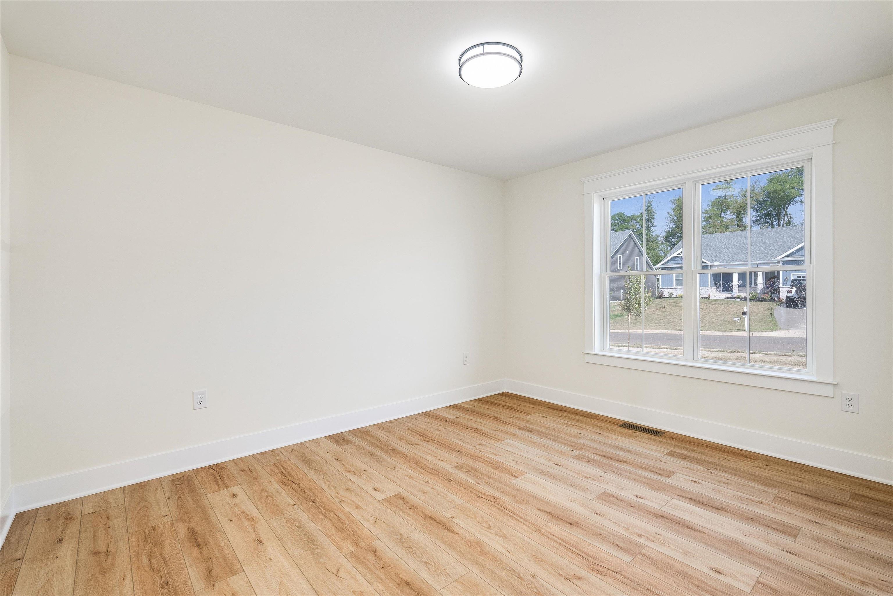 142 LINDBURGH DR