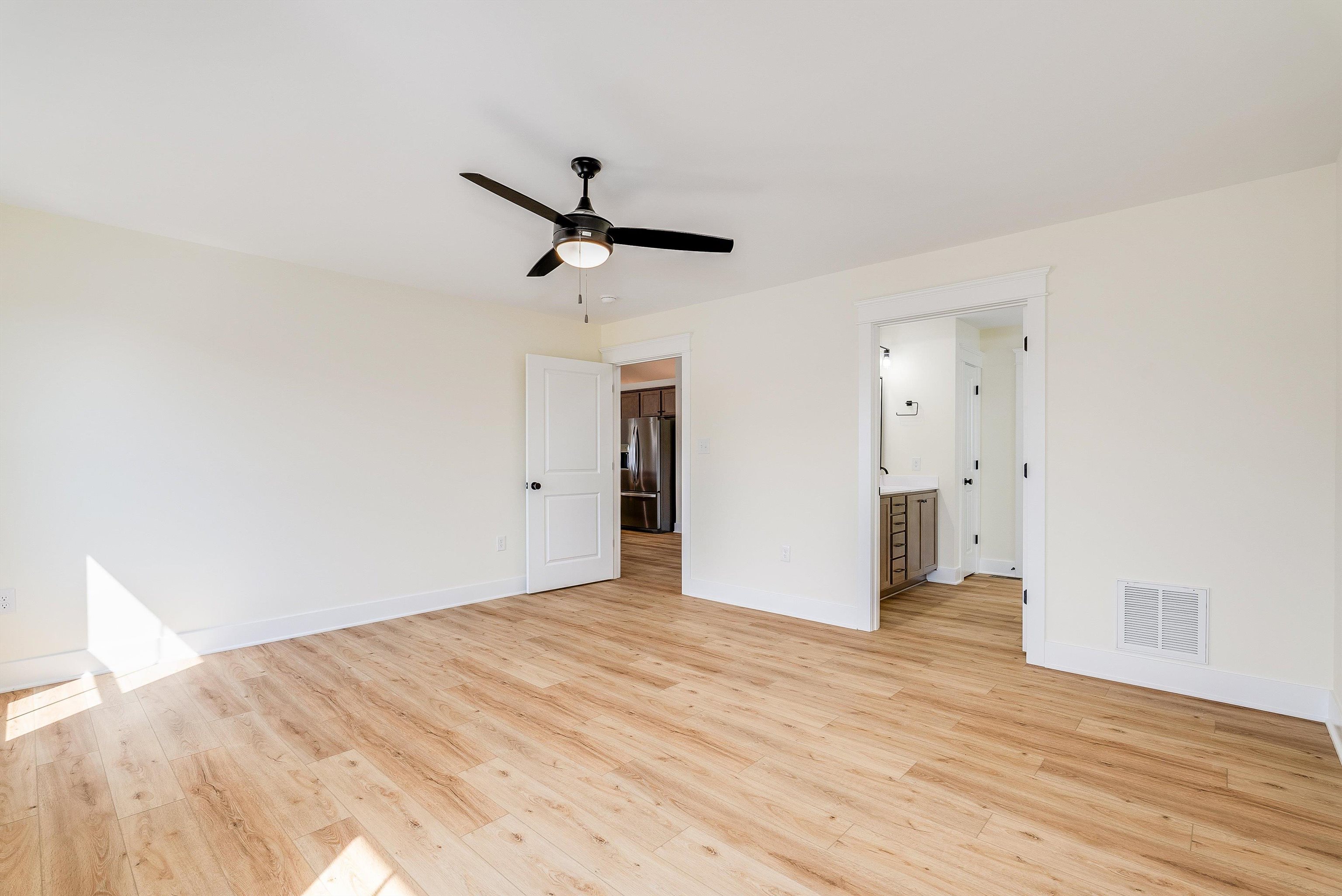 142 LINDBURGH DR