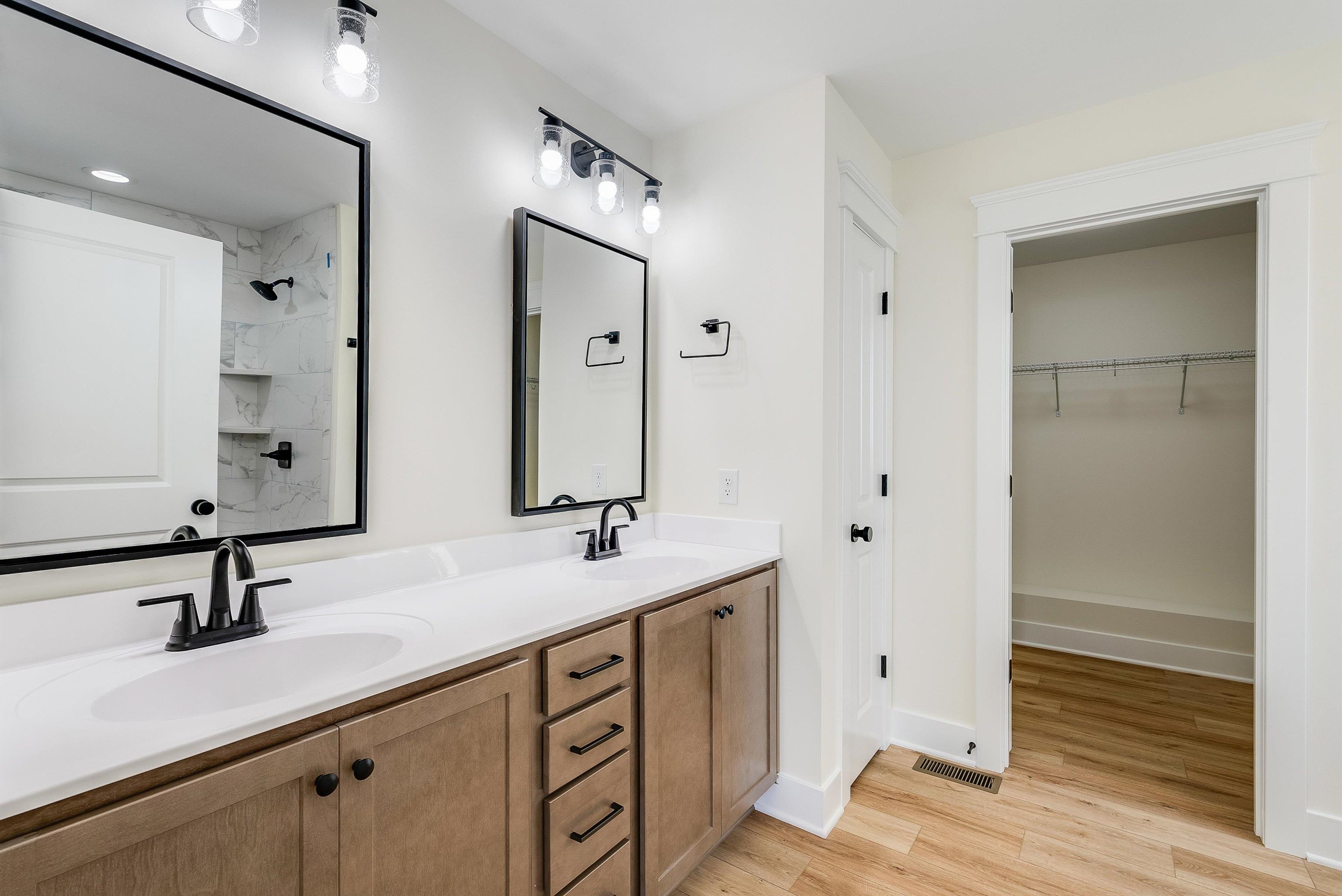 142 LINDBURGH DR