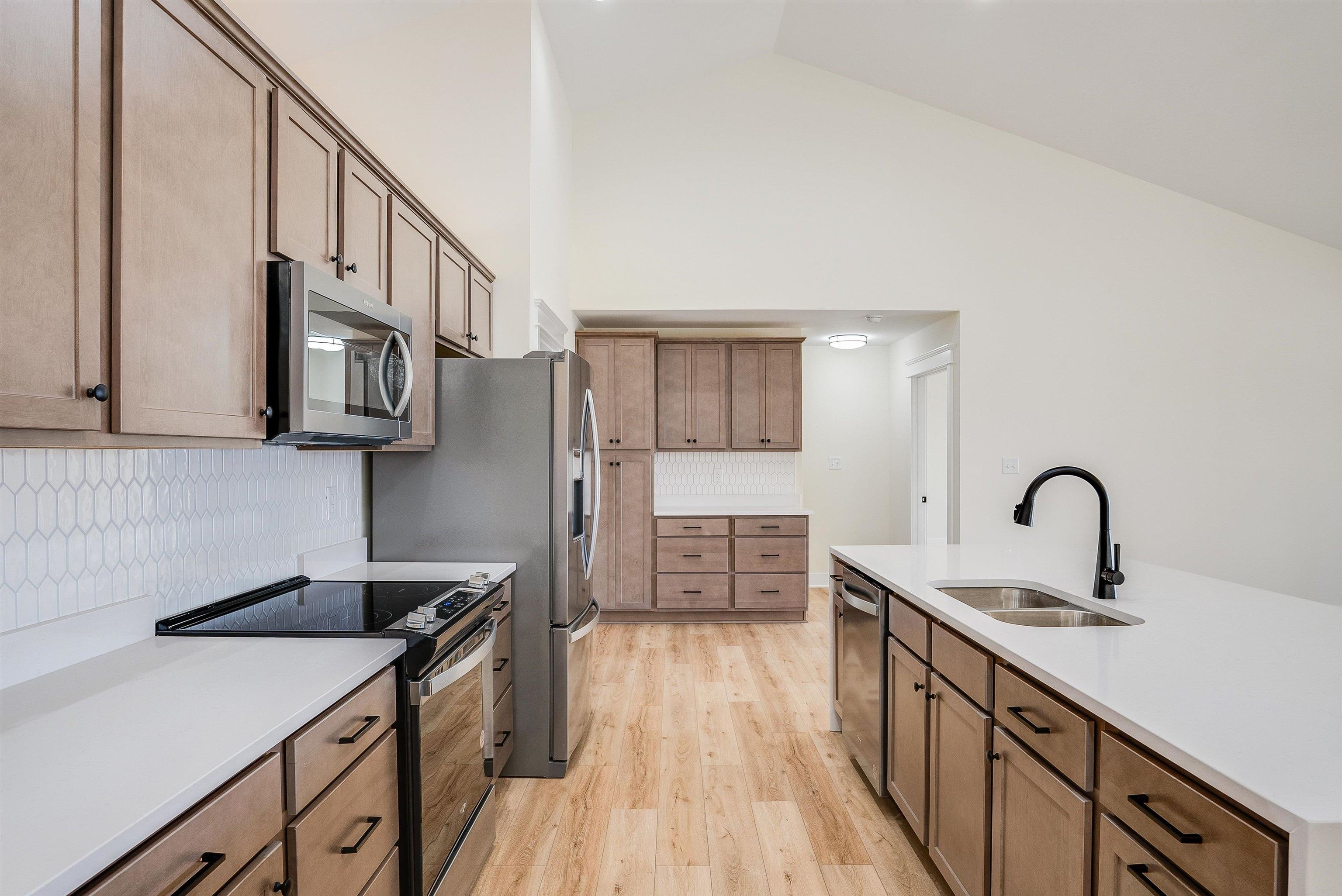 142 LINDBURGH DR
