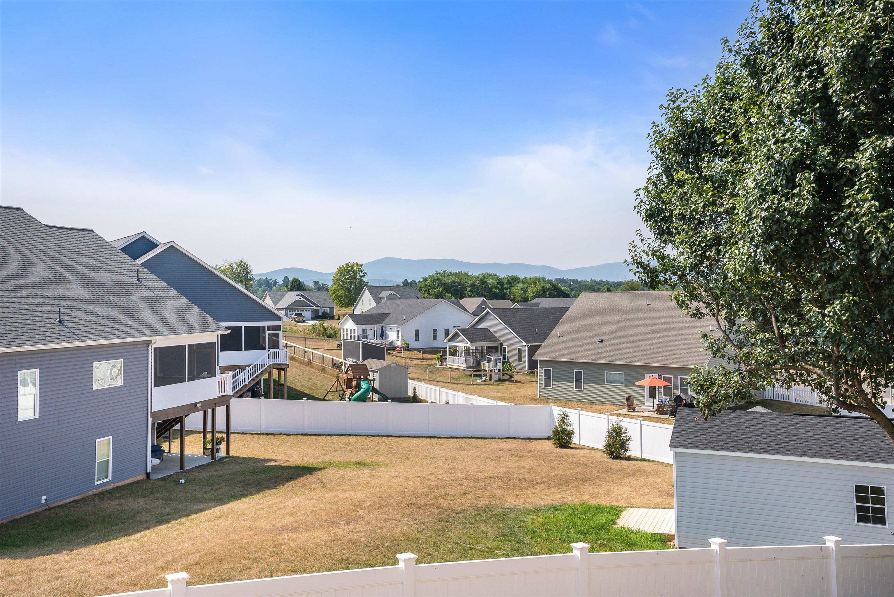 142 LINDBURGH DR