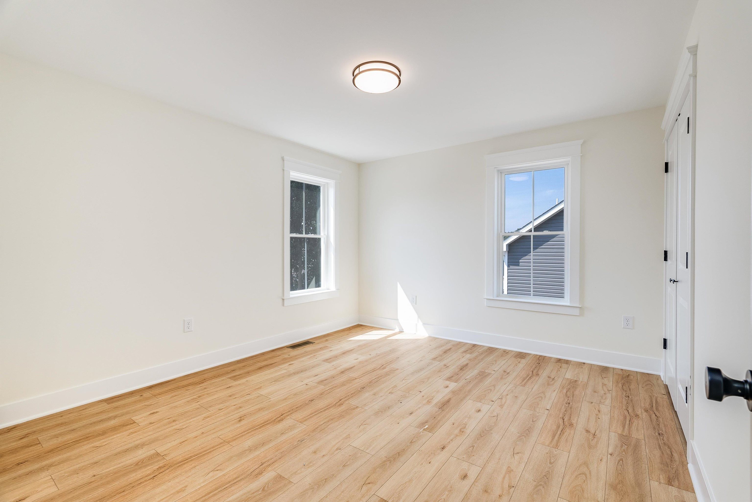 142 LINDBURGH DR