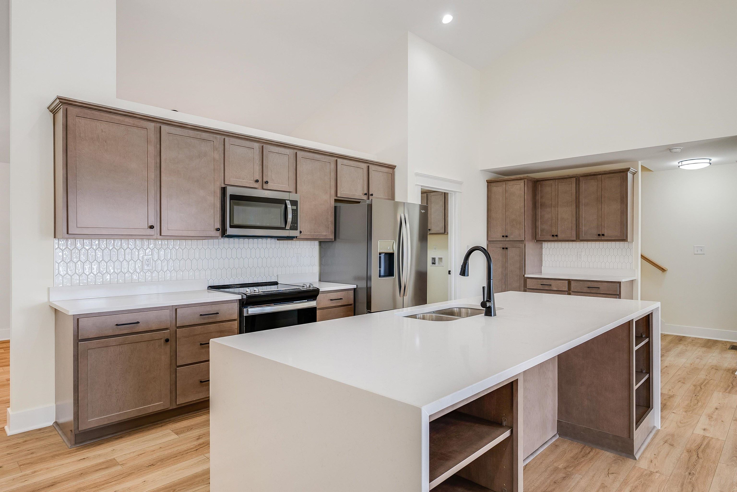 142 LINDBURGH DR