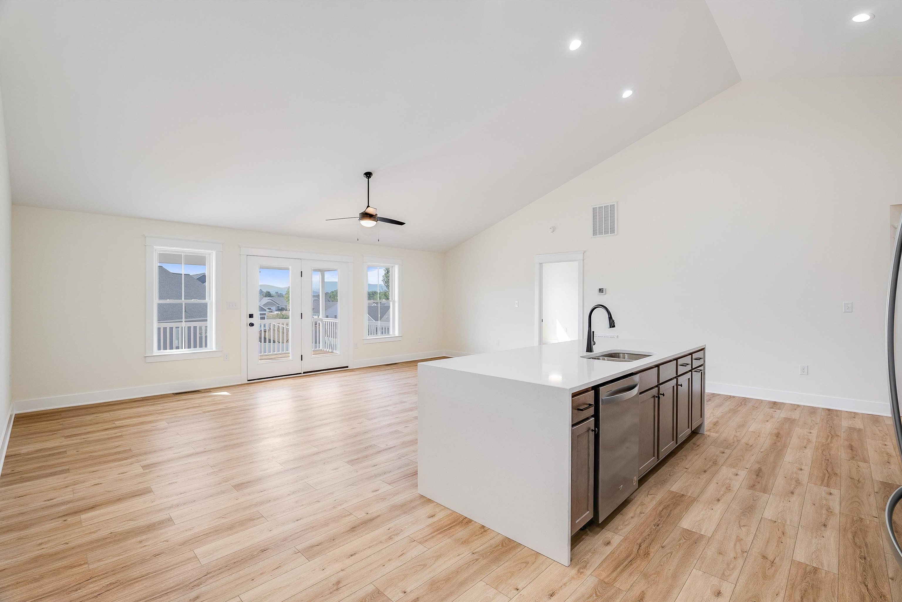 142 LINDBURGH DR