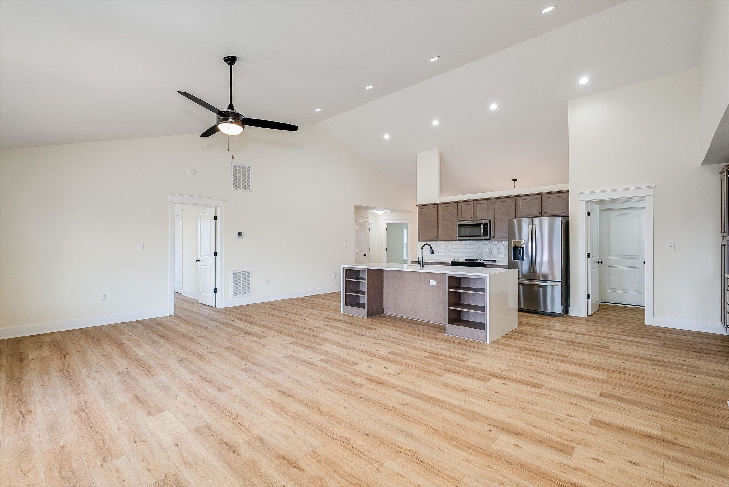 142 LINDBURGH DR