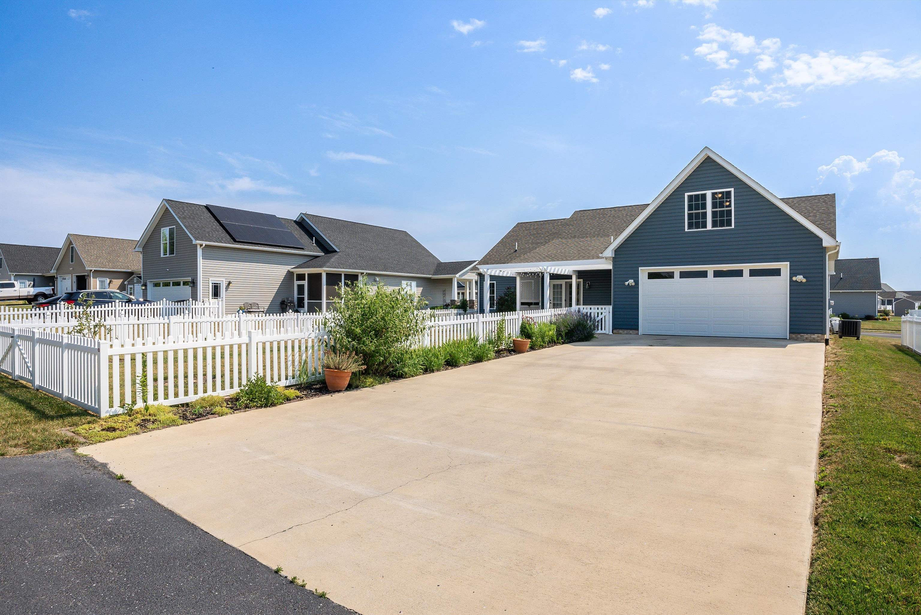 125 STONE DR