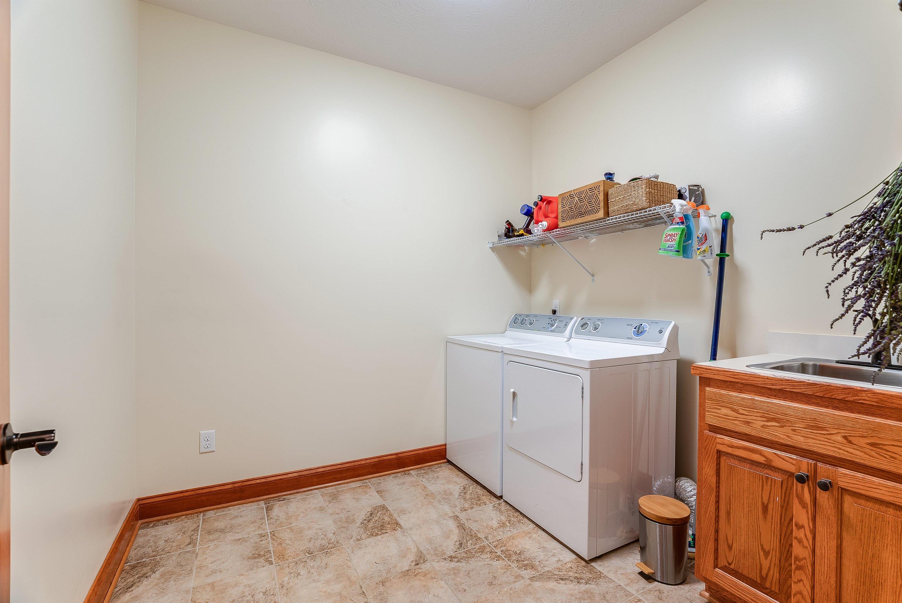 125 STONE DR