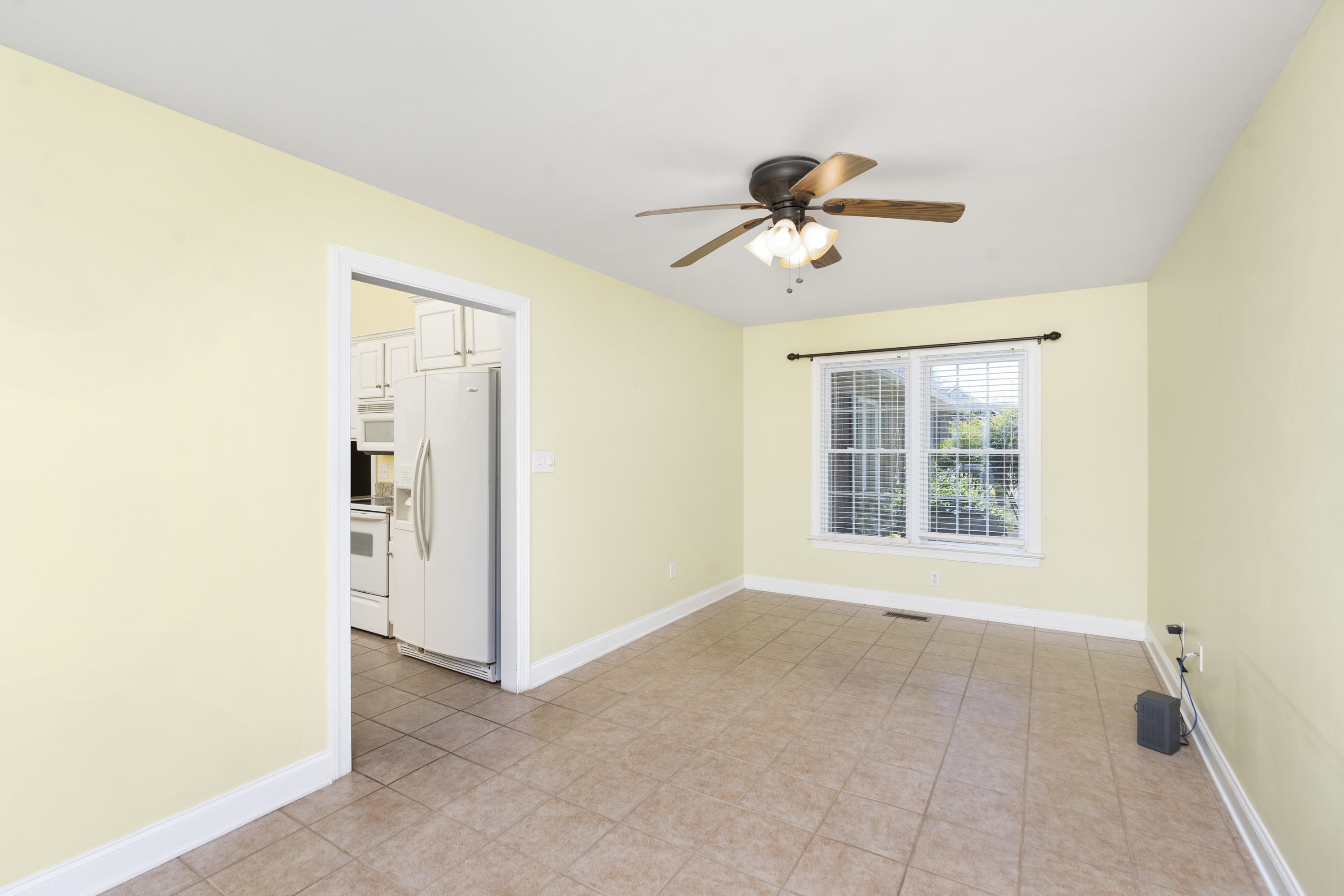 81 ROXBURY DR