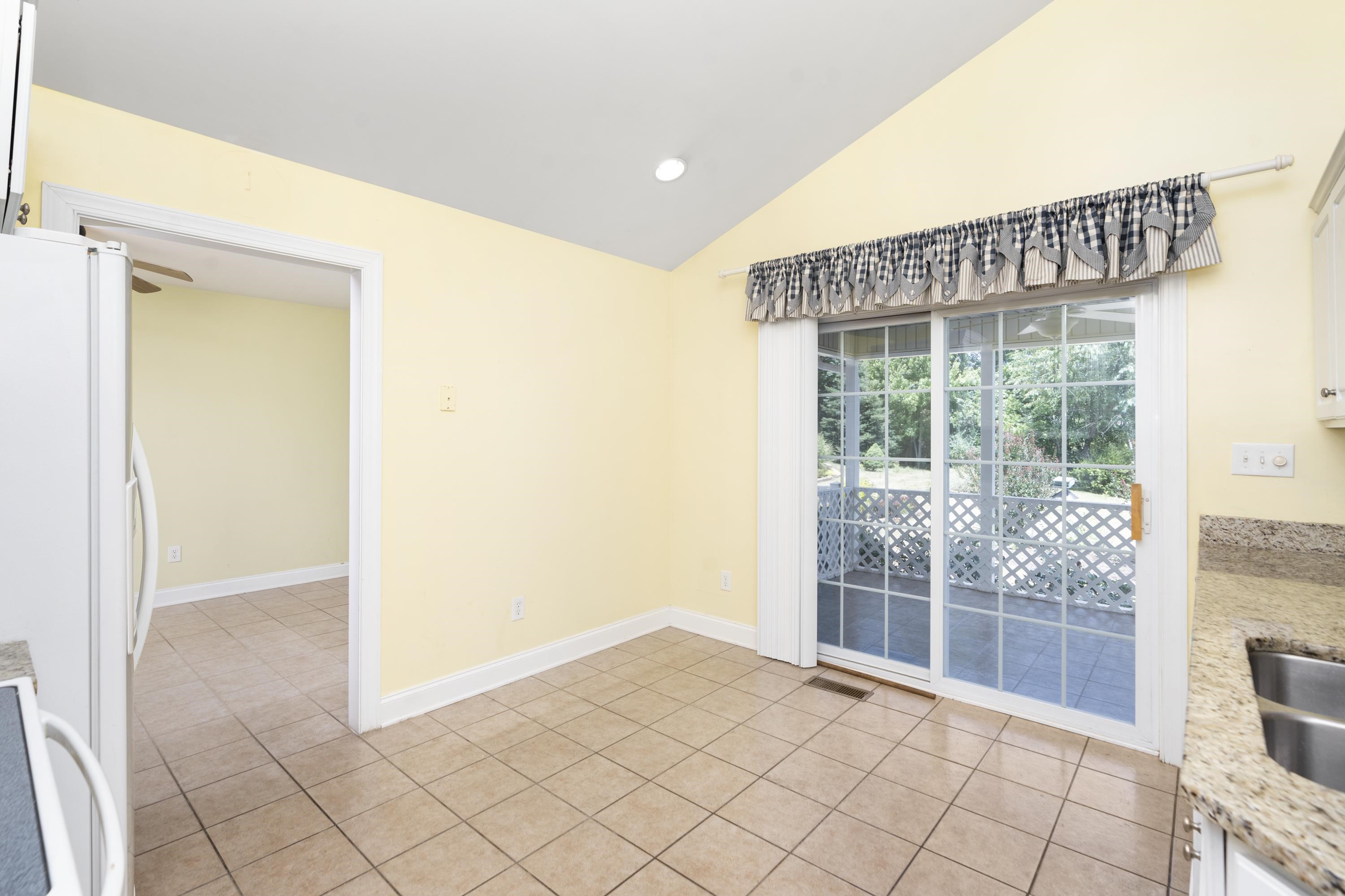 81 ROXBURY DR