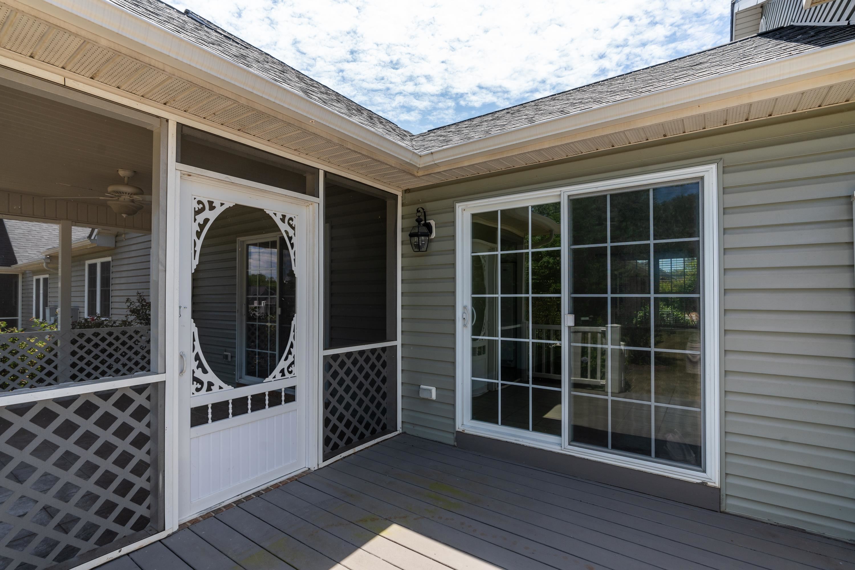 81 ROXBURY DR