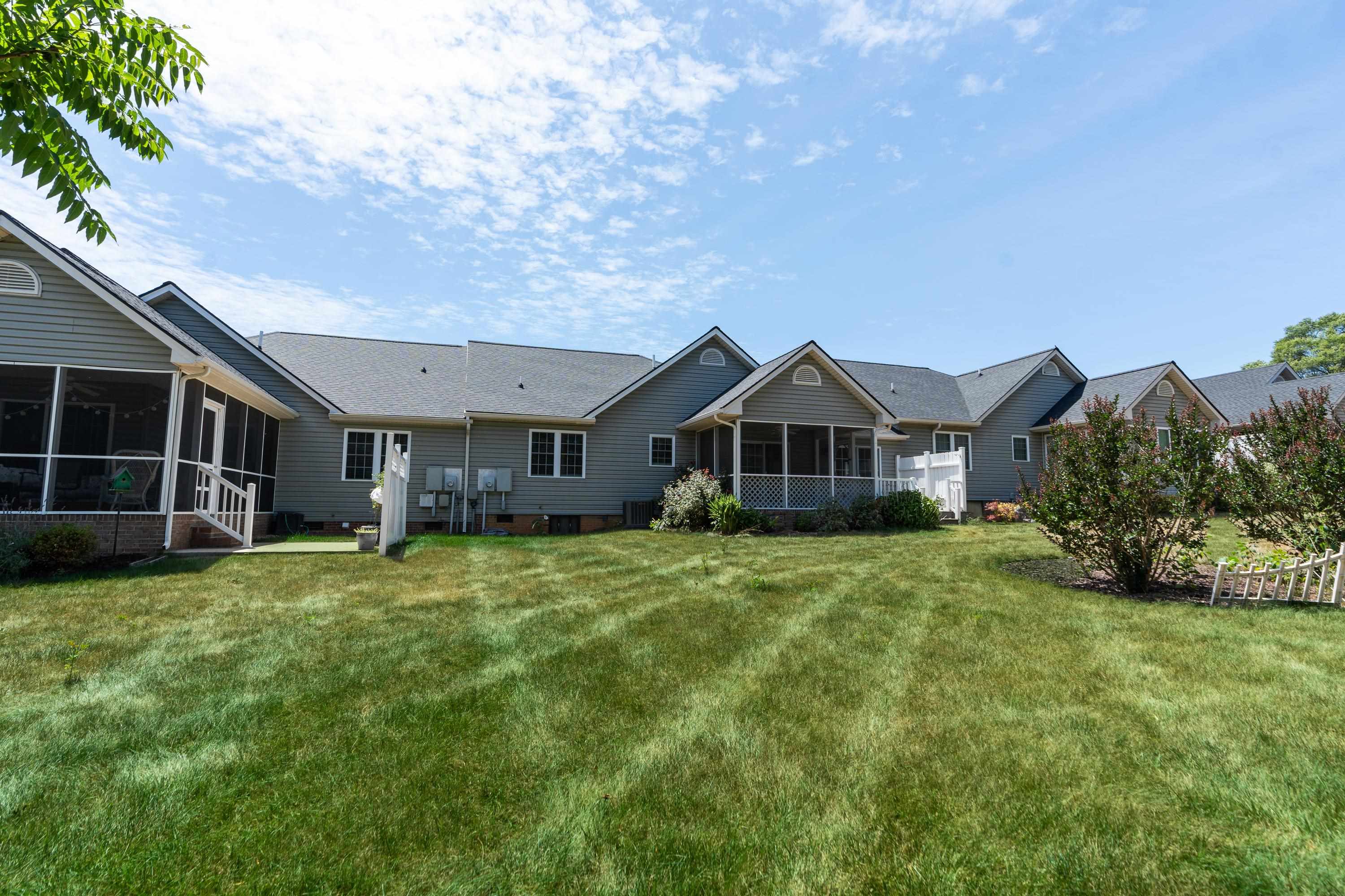 81 ROXBURY DR