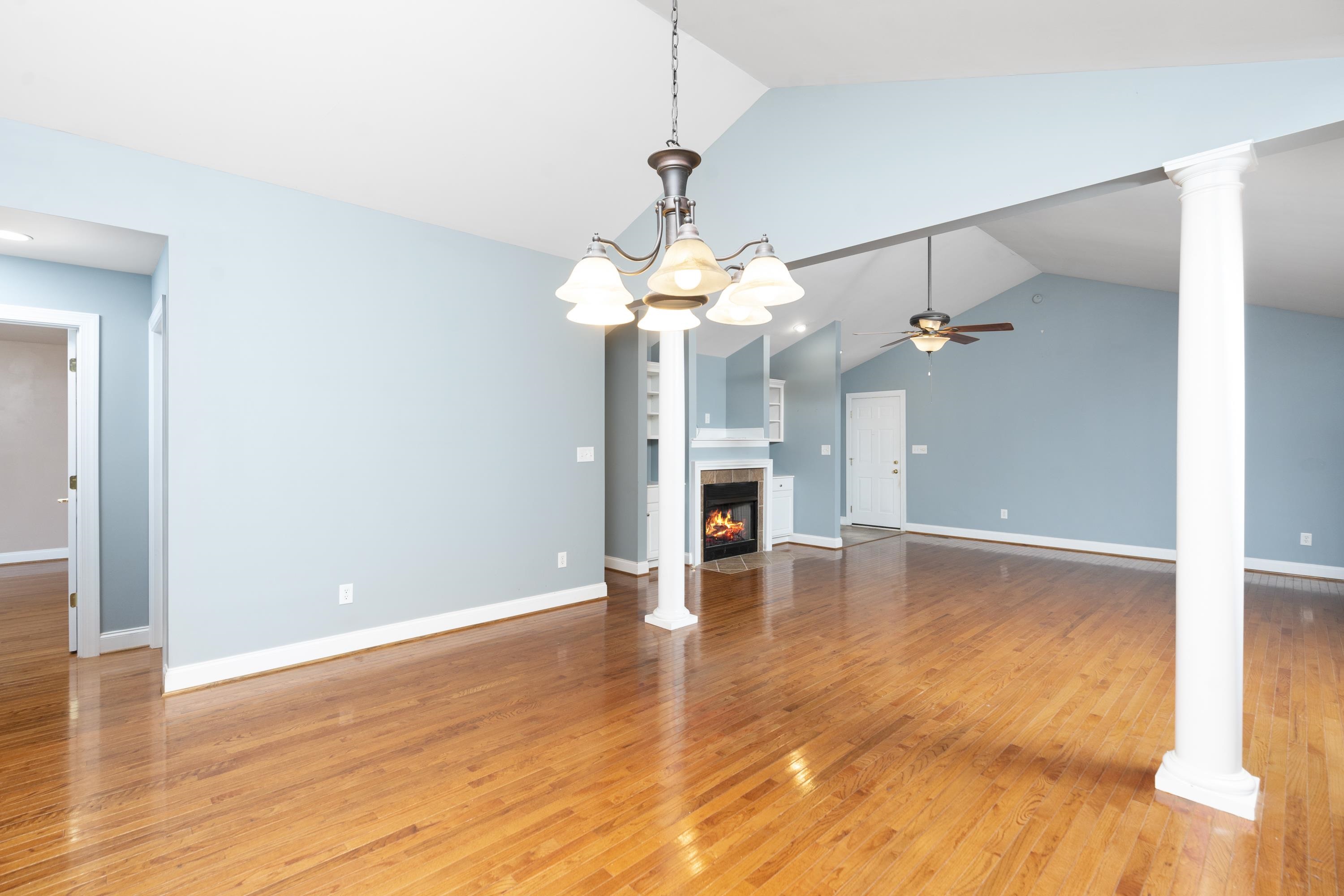 81 ROXBURY DR