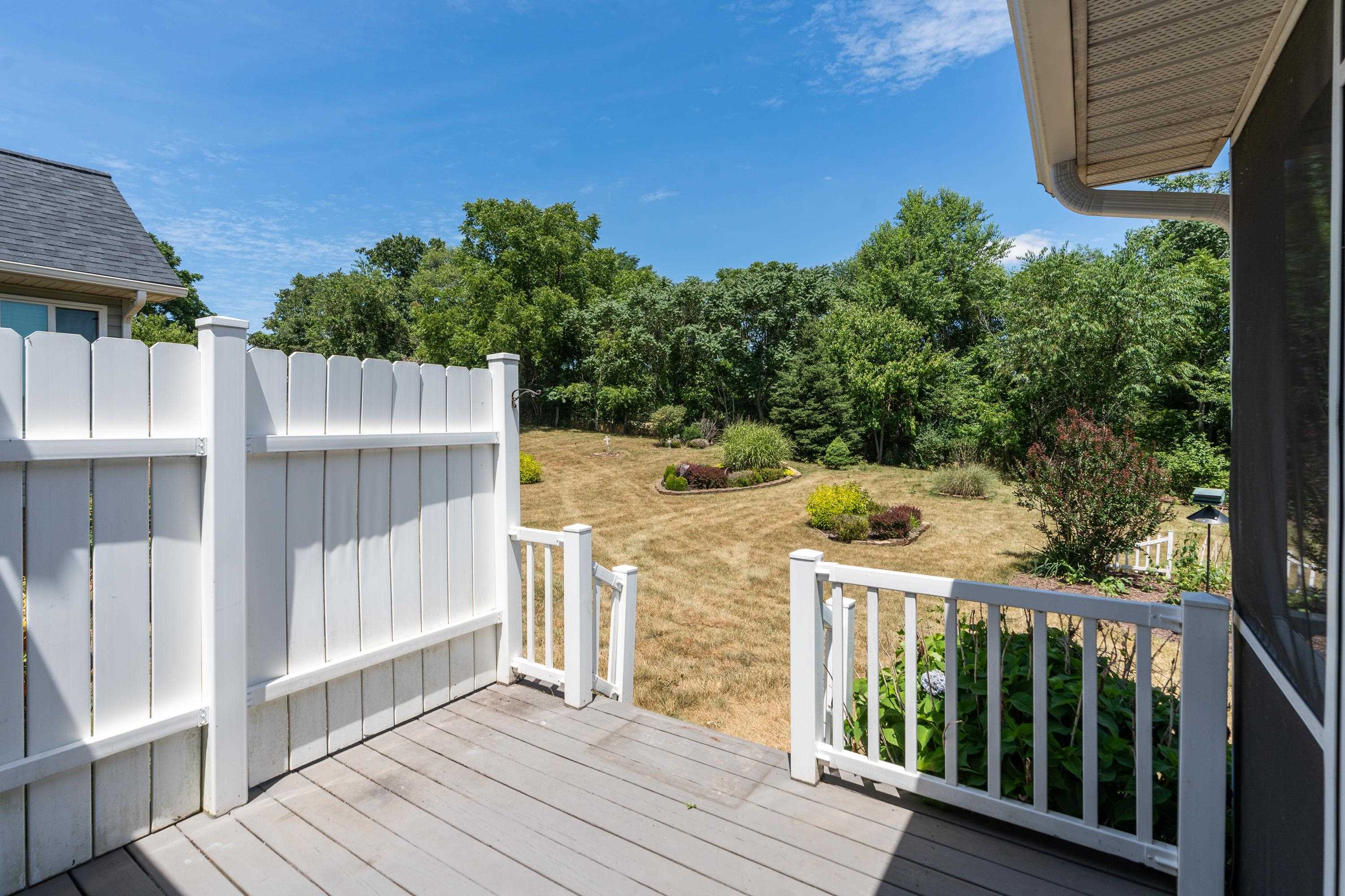 81 ROXBURY DR
