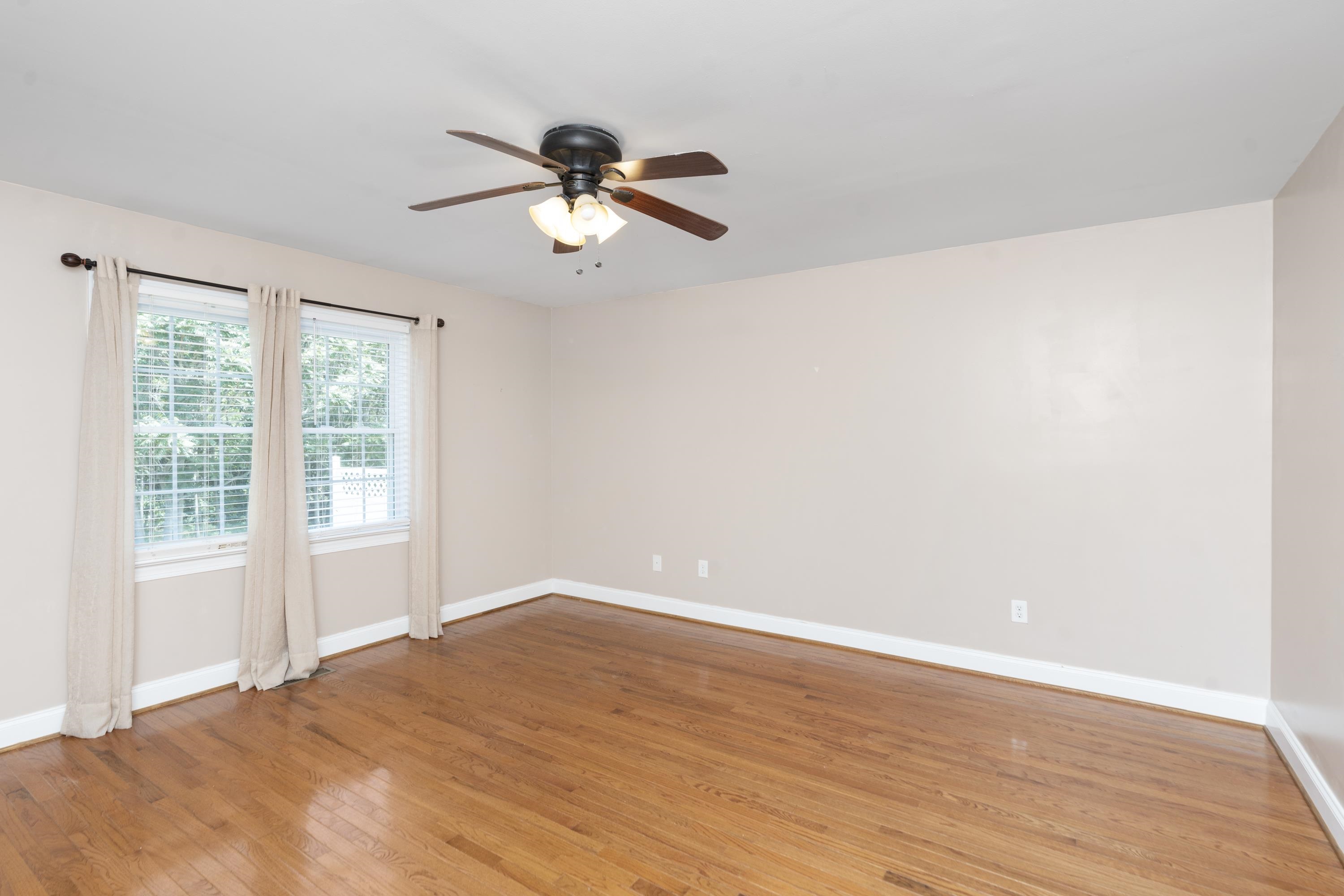 81 ROXBURY DR
