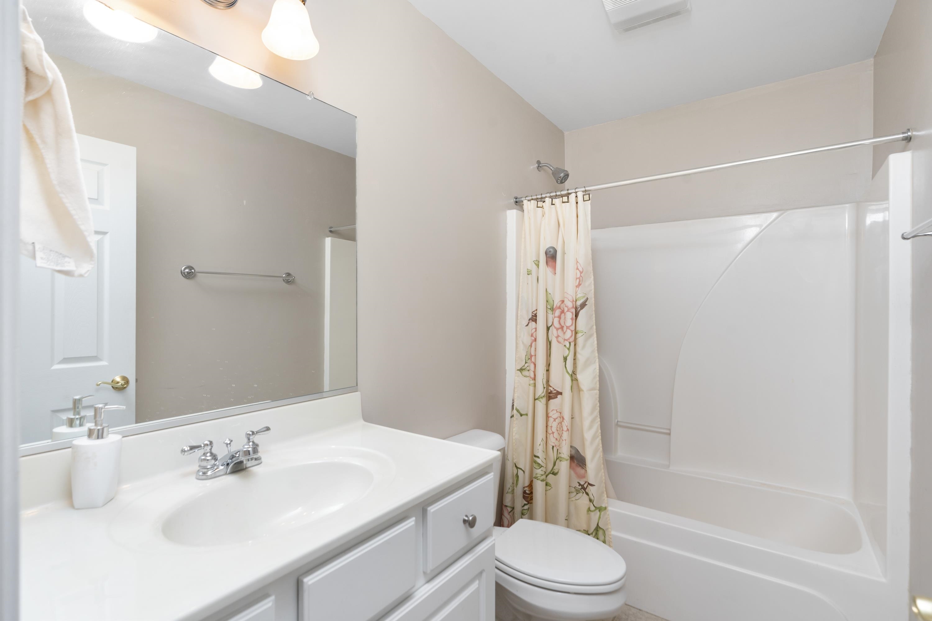 81 ROXBURY DR