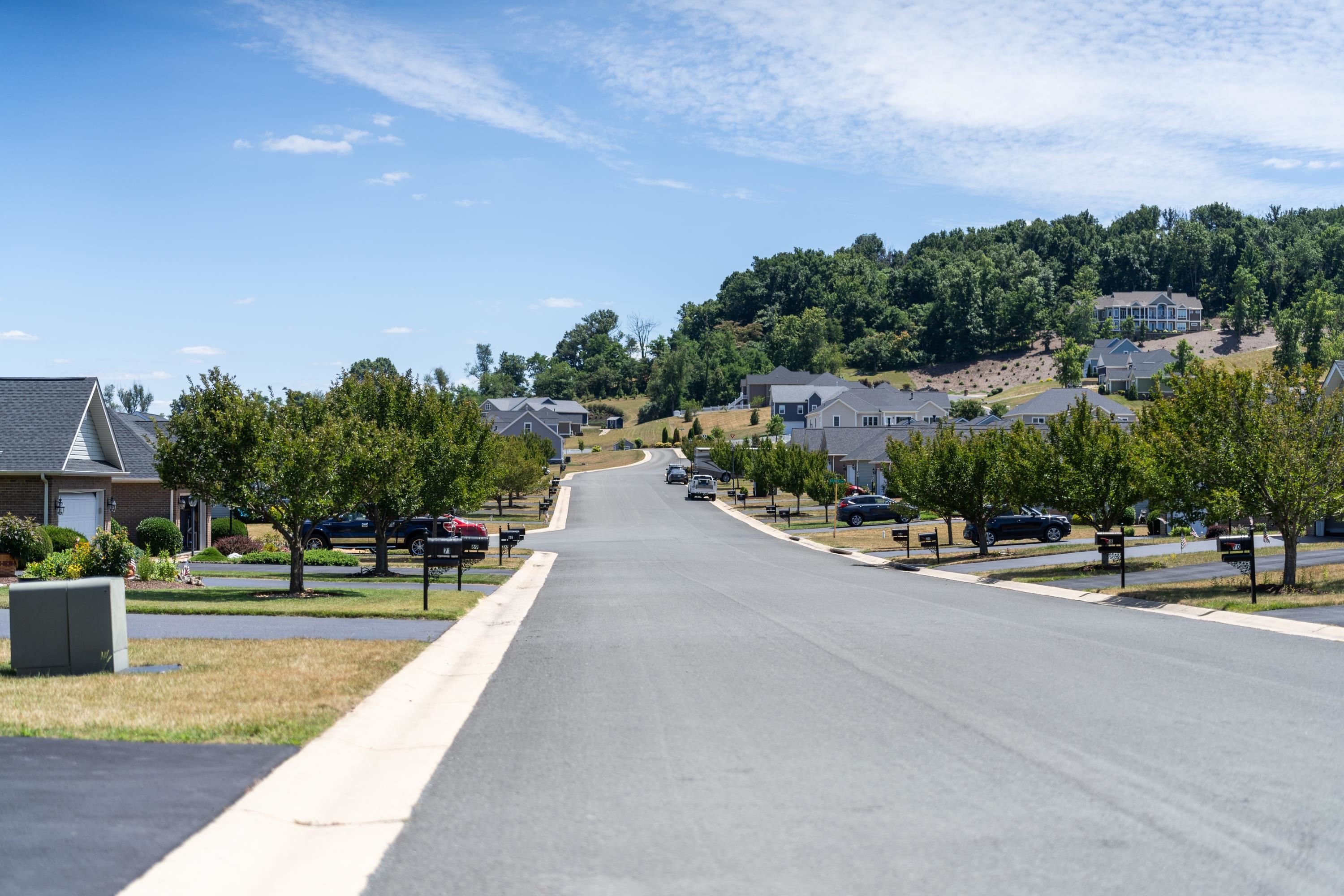 81 ROXBURY DR