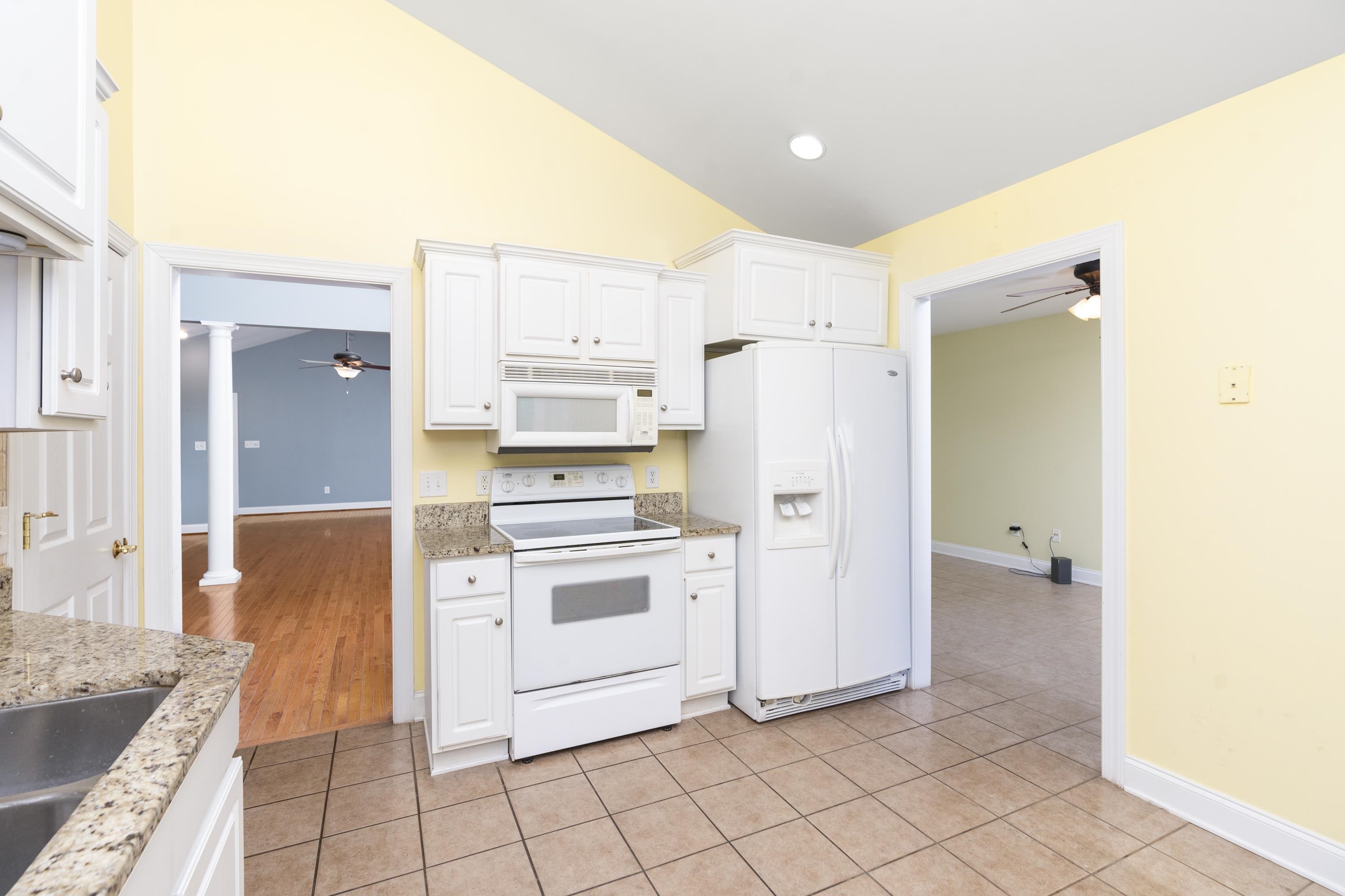 81 ROXBURY DR