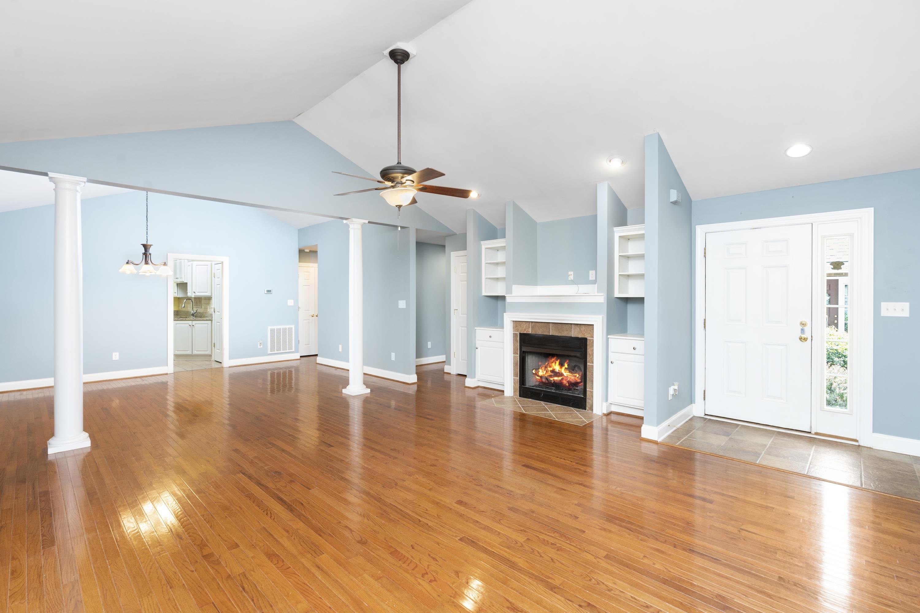 81 ROXBURY DR