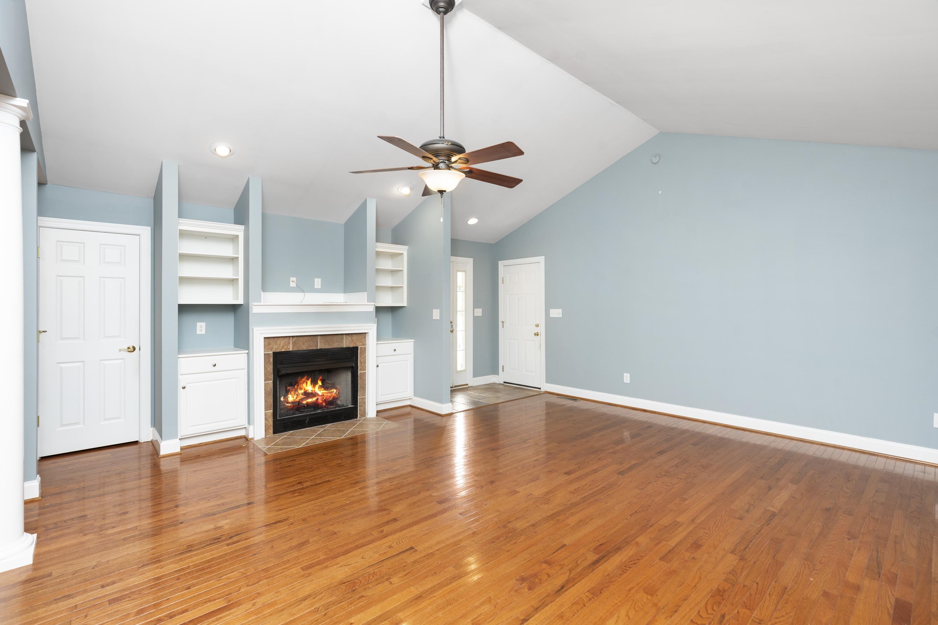81 ROXBURY DR