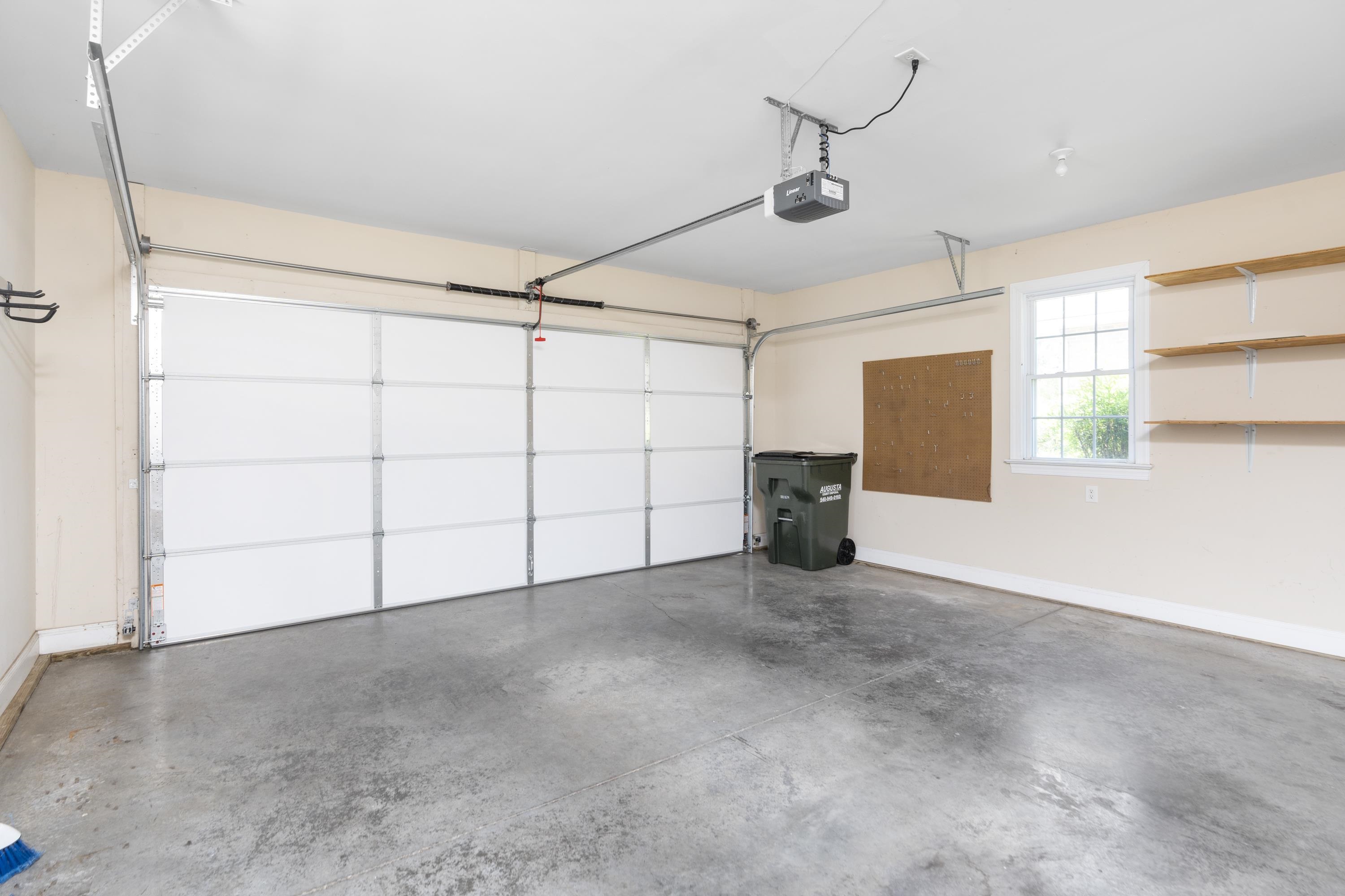 81 ROXBURY DR