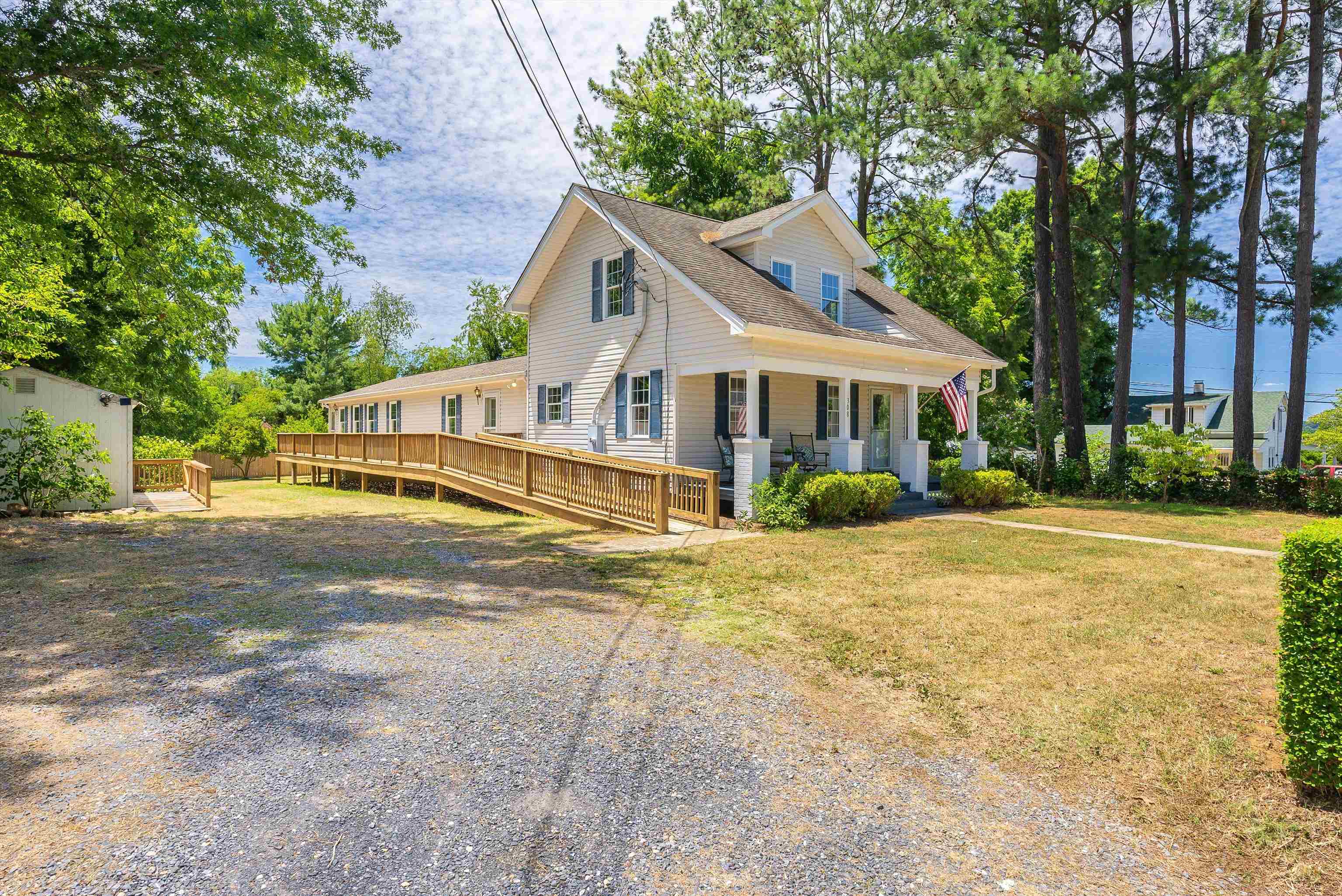 308 N OAK LN
