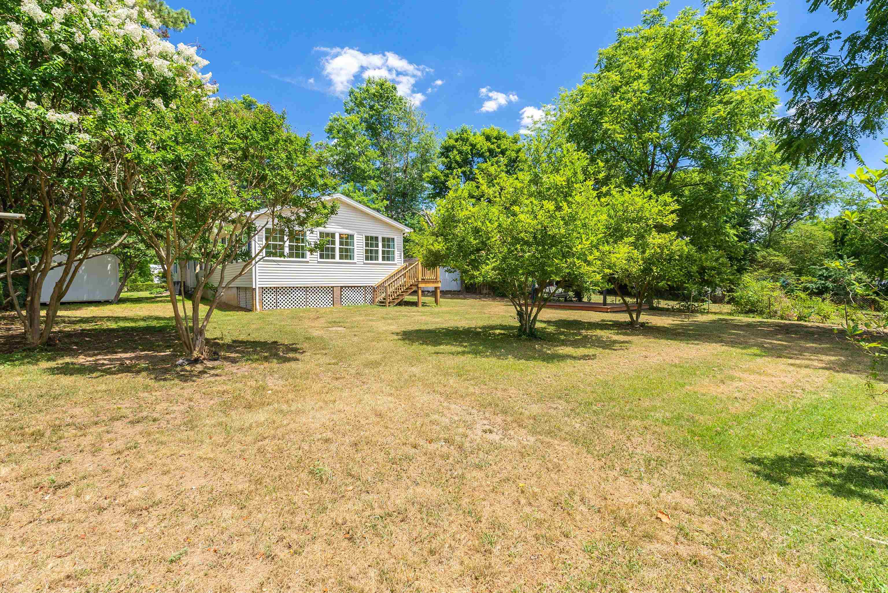 308 N OAK LN