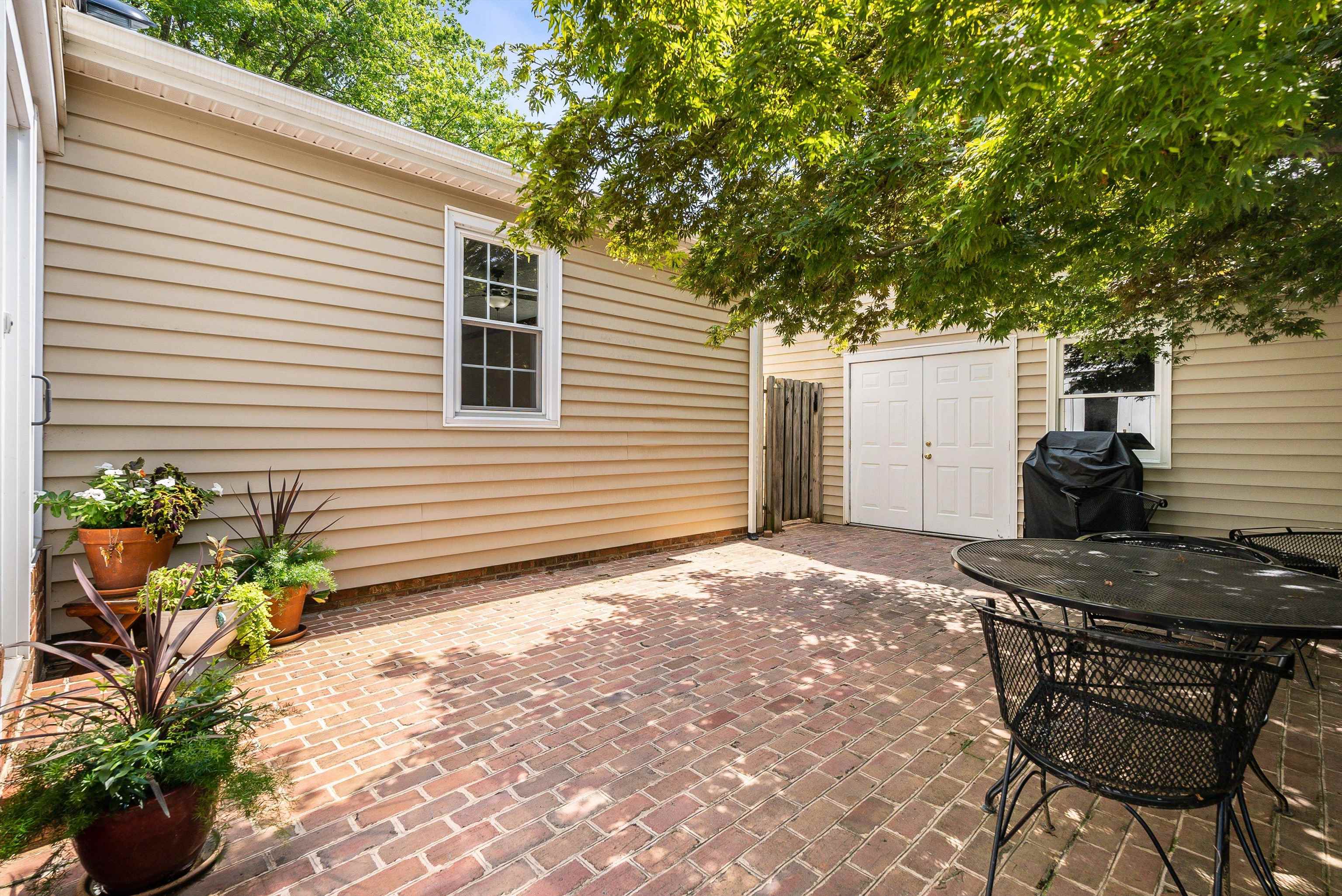 305 PELHAM DR