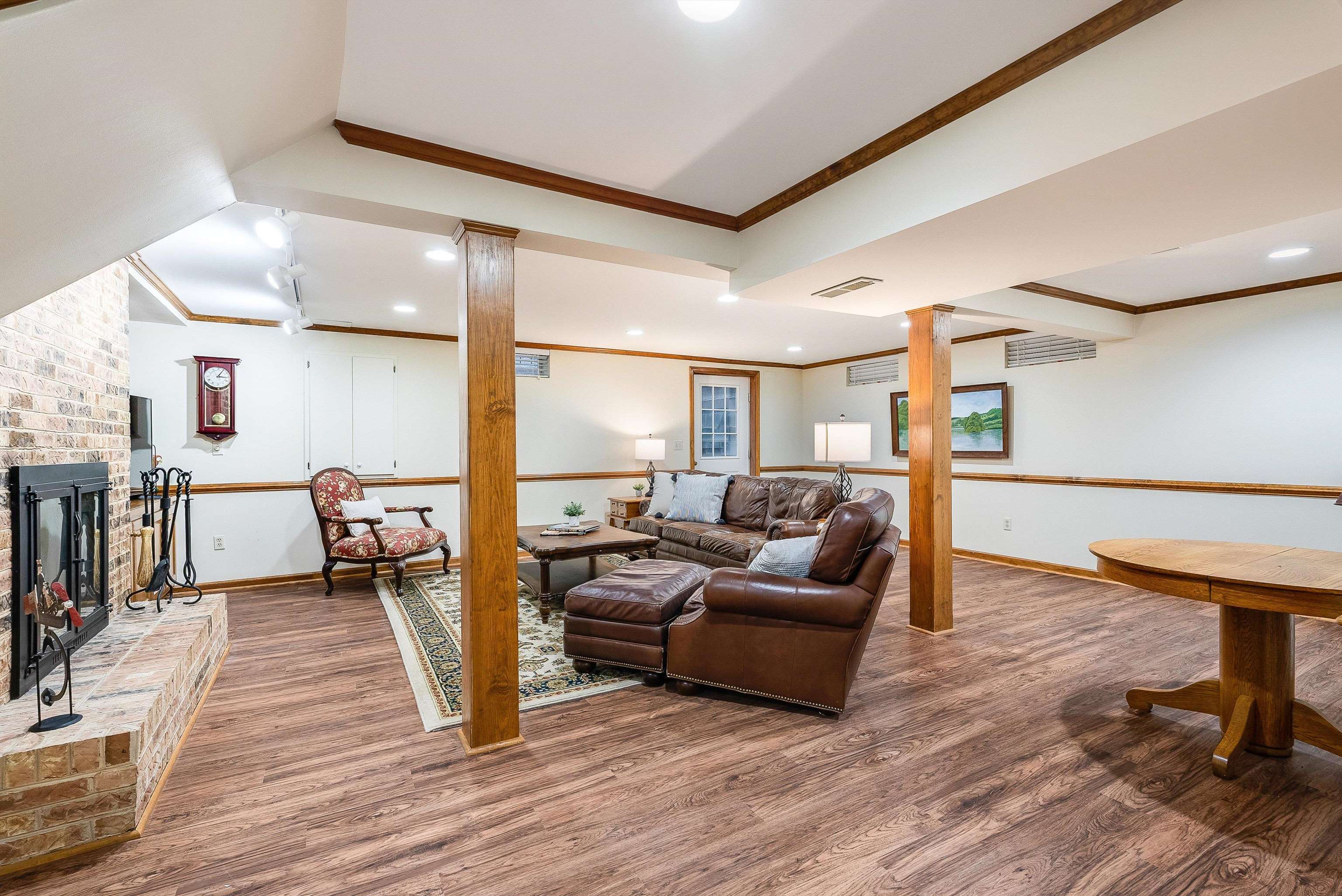 305 PELHAM DR
