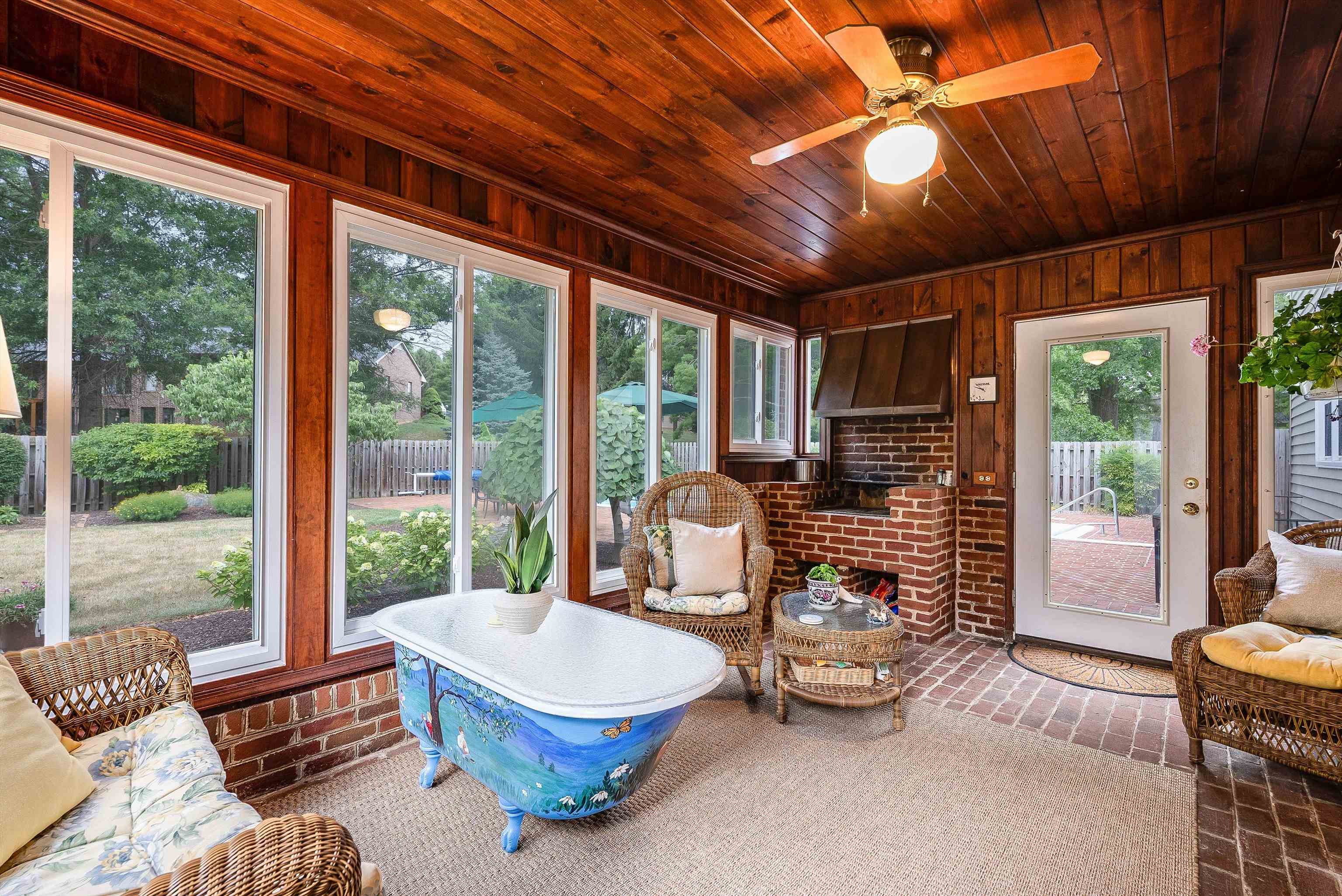 305 PELHAM DR