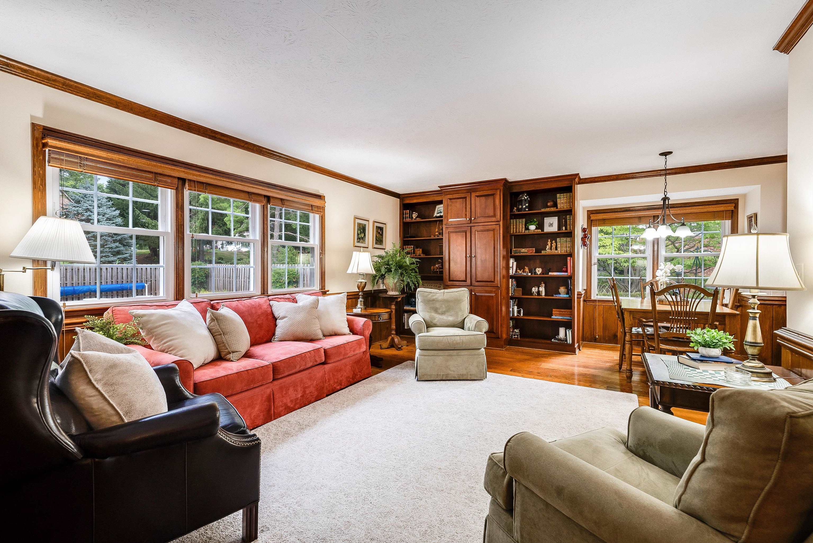 305 PELHAM DR
