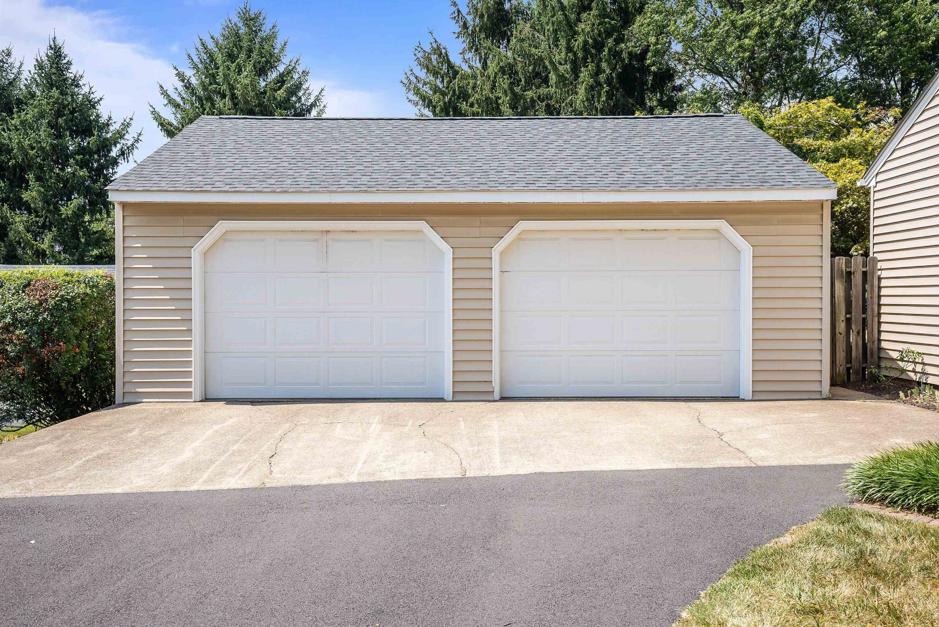 305 PELHAM DR