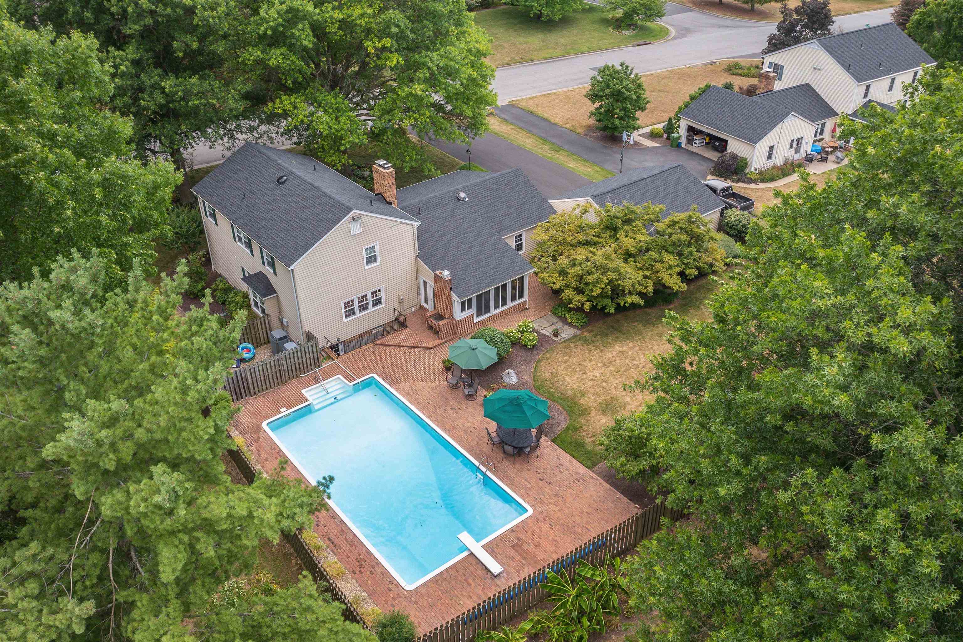 305 PELHAM DR