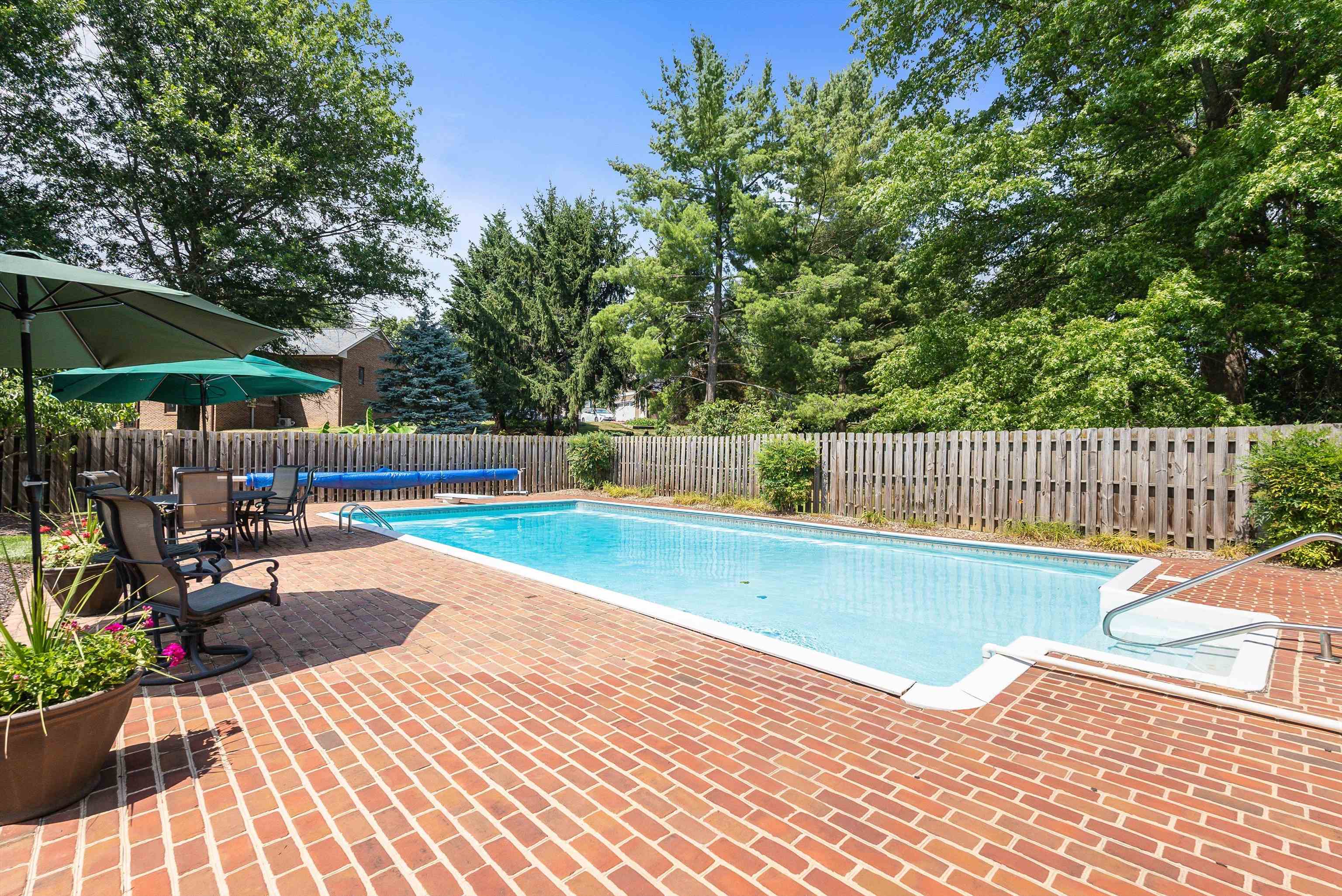 305 PELHAM DR