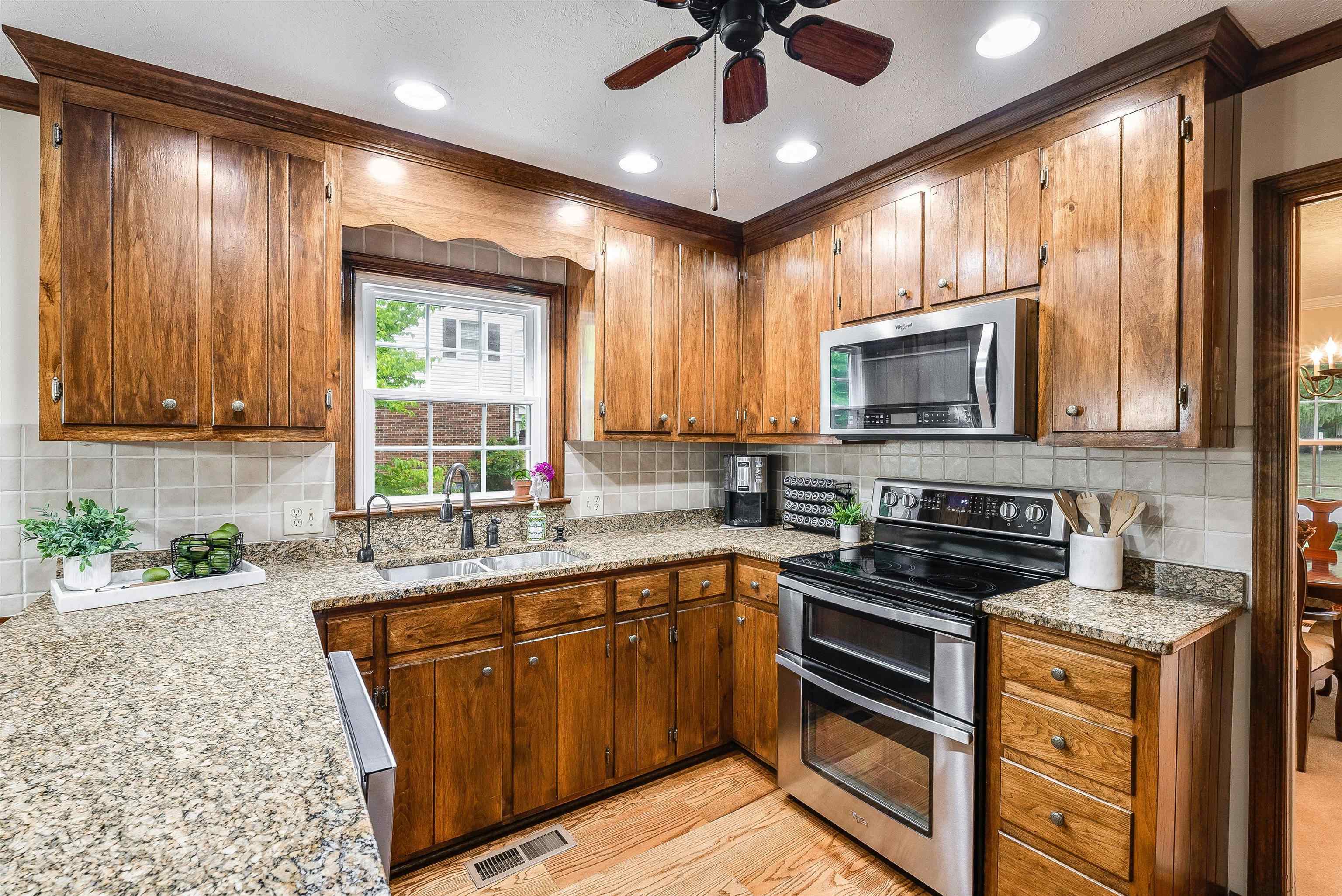305 PELHAM DR