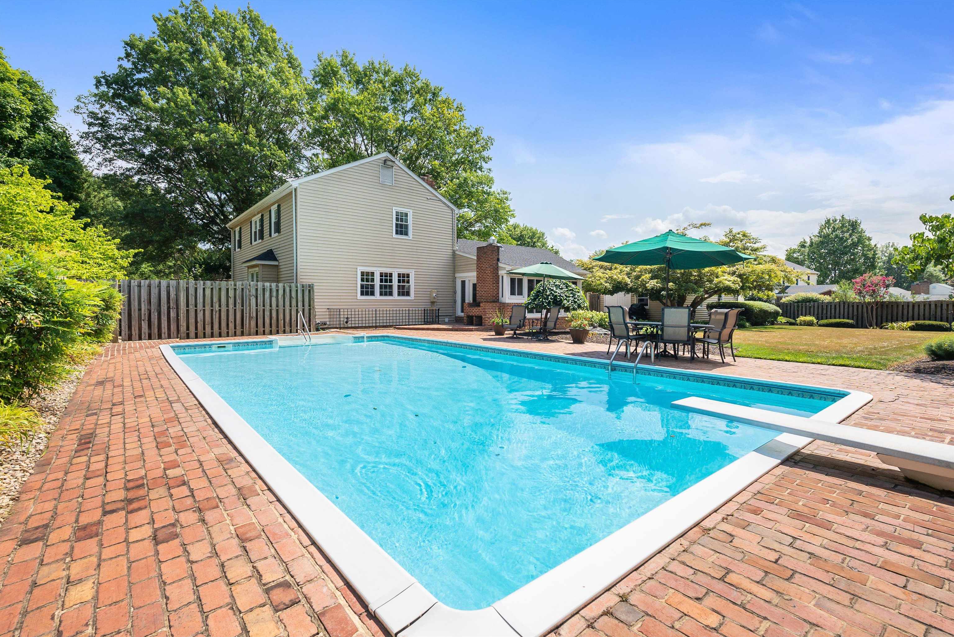 305 PELHAM DR