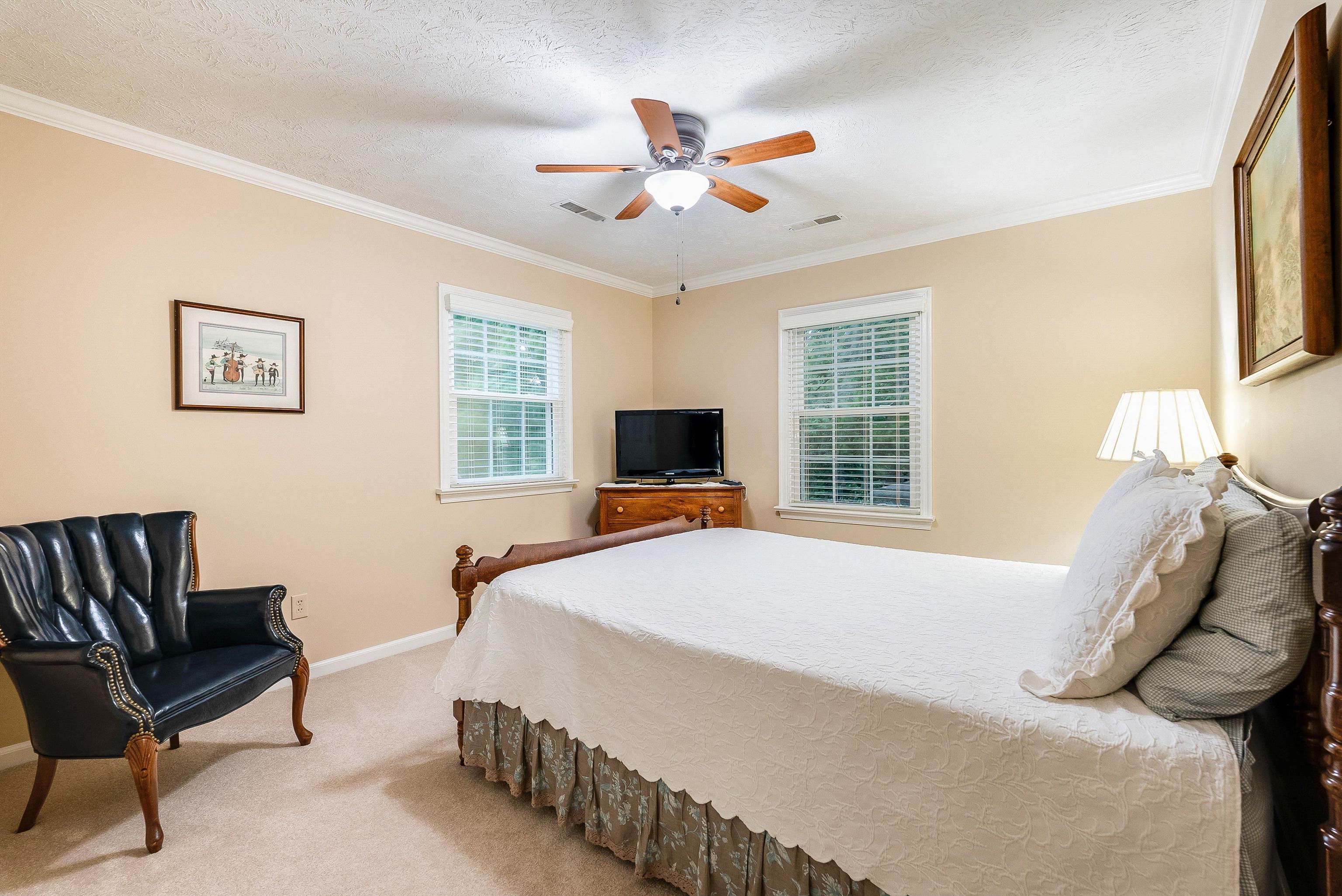 305 PELHAM DR