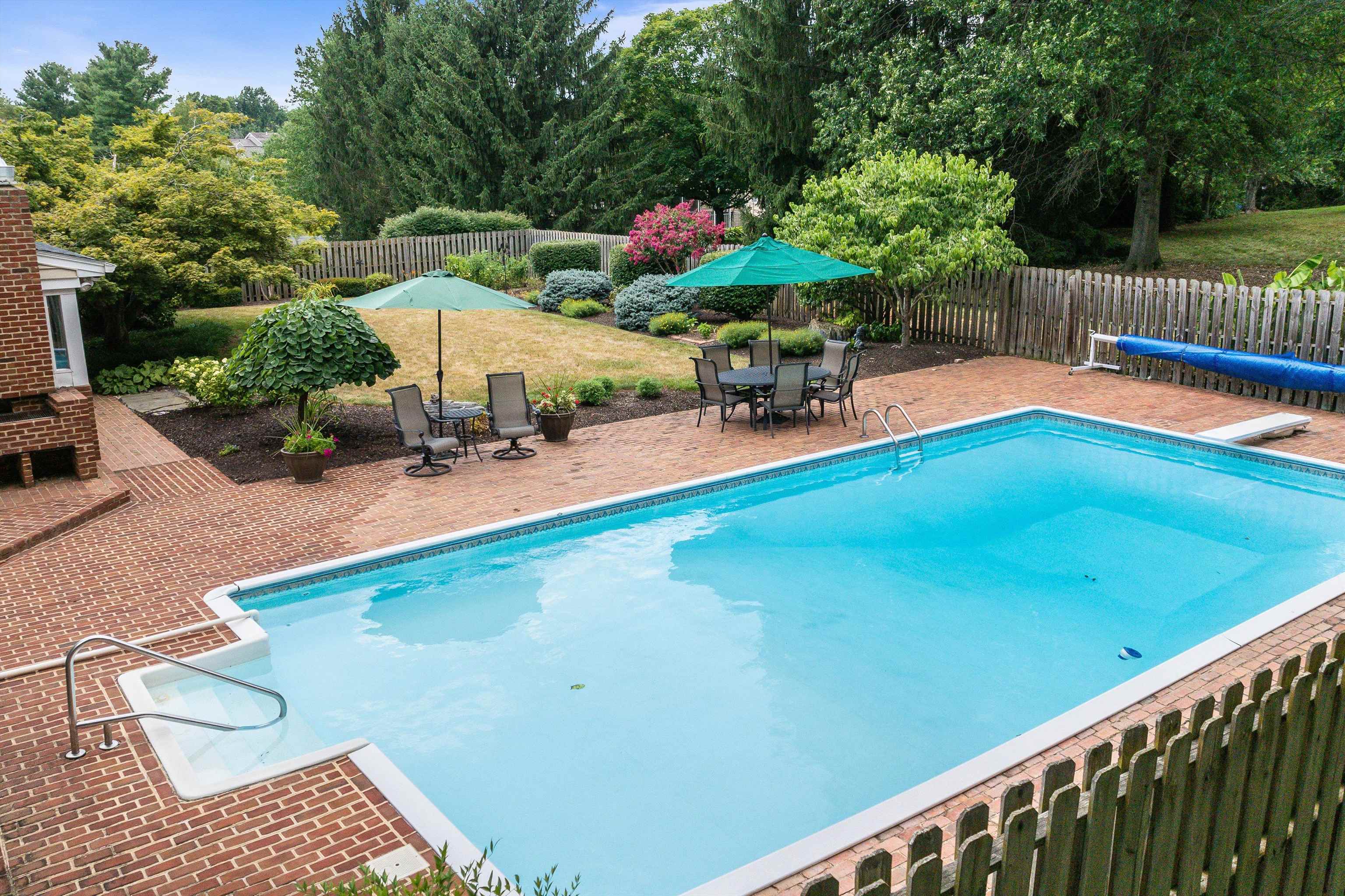305 PELHAM DR