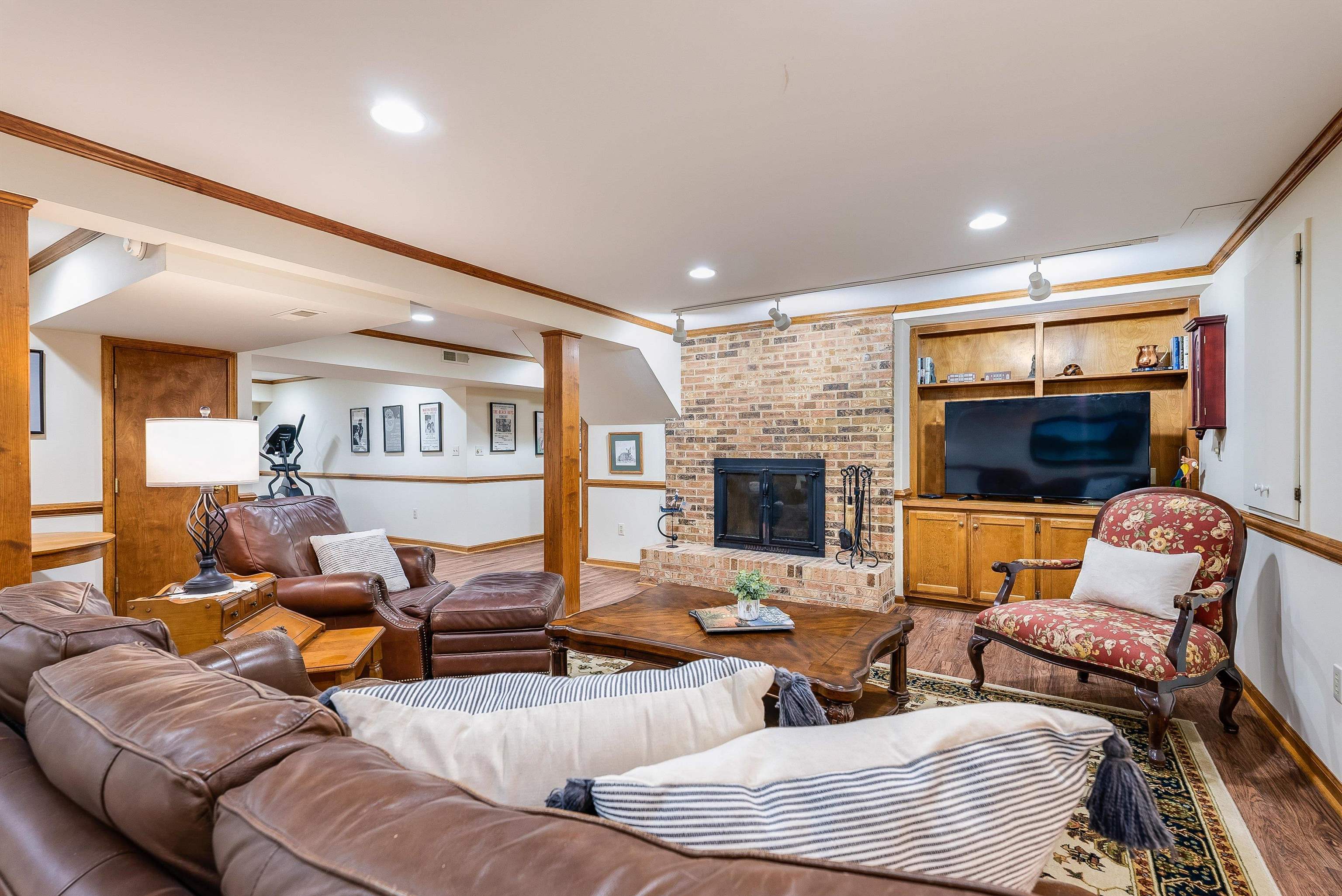 305 PELHAM DR